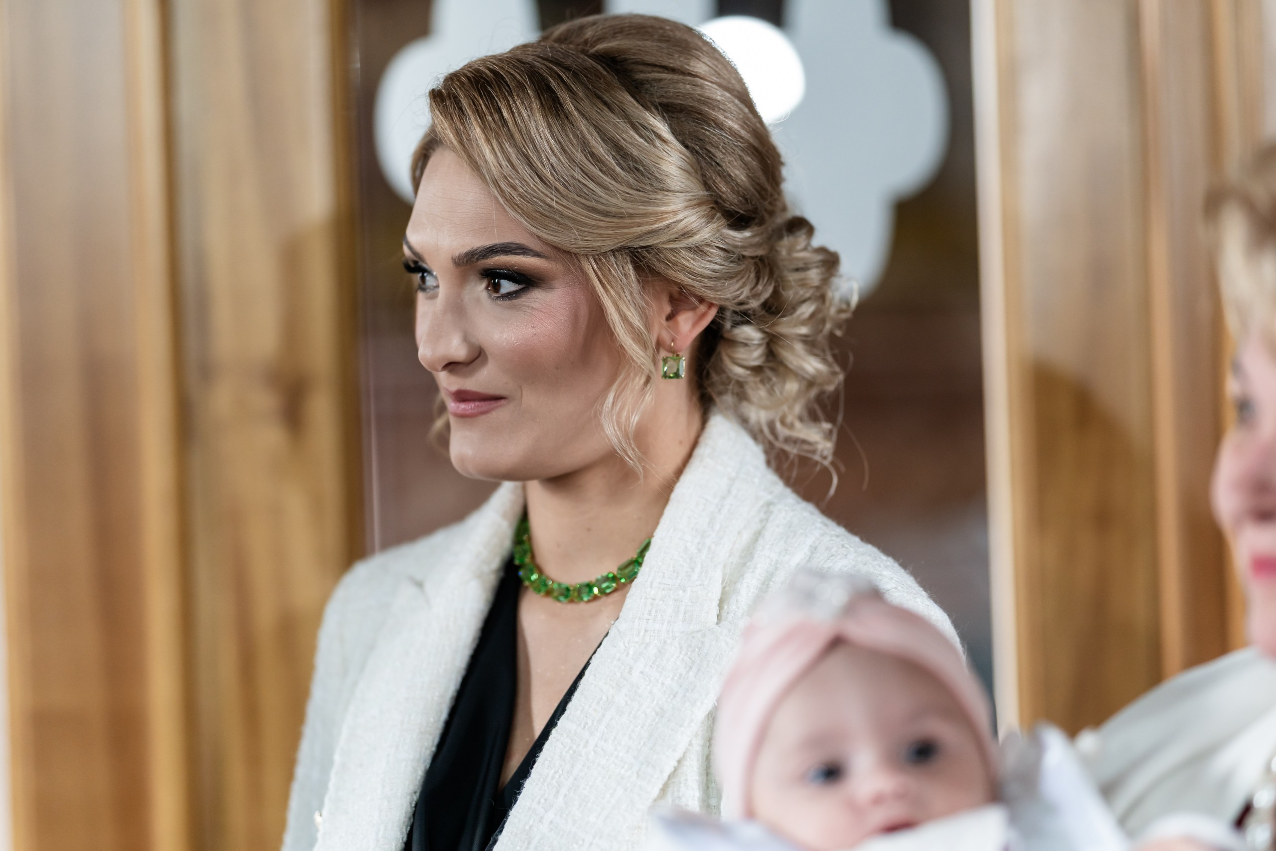 fotograf botez , fotografie botez Botoșani, fotograf Alin Chirilă, amintiri botez, fotografii botez, botez Miruna Parascheva, fotograf copii, fotografie botez în Botoșani-alt="botez , fotografie botez Alin Chirilă, amintiri botez, fotografii emoționante botez Botoșani"-- fotografii-botez-bebelus- amintiri-botez-micuț- moment-sfânt-crestinare- fotografie-emotionanta-botez- detalii-botez-bebelusi- parinti-fericiti-la-botez- fotograf-botez-profesionist- botez-in-biserica-ortodoxa- micuț-botezat-cu-emoție- zâmbete-și-lacrimi-la-botez- bebeluș-la-cristelniță- decor-botez-colorat- botez-cu-dragoste-și-credință- emotie-pura-la-botez- fotograf-botez-botosani- botez-iasi-suceava-fotograf- amintiri-nepretuite-botez-- Preotul ținându-l pe micuțul Mathias Gabriel la botez, în biserica Înălțarea Domnului, Copălău  - Detalii de la botezul lui Mathias – lumânare, trusou și icoană  - Familia lui Mathias Gabriel alături de micuț, în ziua botezului  - Portret emoționant cu mama și bebelușul în brațe, în biserică,fotograf profesionist evenimente Botoșani, Iași, Suceava, Fălticeni, Bacău, Pașcani, Roman - AlinoFotoStudio by Alin Chirilă - servicii foto nuntă, botez, cununie, ședințe foto creative, albume personalizate, fotografii emoționante și calitative pentru cele mai importante momente din viață,fotograf nuntă Botoșani Alin Chirilă,  ședință foto botez Iași - AlinoFotoStudio,  servicii fotograf profesionist evenimente Suceava,  fotograf cununie civilă Fălticeni - Alin Chirilă,  album foto nuntă personalizat Bacău.“Bebeluș botezat în biserică, ținut în brațe de nași”	•	“Detaliu cu lumânarea de botez decorată cu flori albe”	•	“Părinți emoționați alături de copilul lor la ceremonia de botez”	•	“Masa festivă de botez cu decor tematic și tort personalizat”	•	“Momentul în care preotul toarnă apă sfințită pe fruntea bebelușului”	“Bebeluș în rochie albă de botez, zâmbind în brațele mamei”	•	“Detaliu cu cruciulița de botez așezată pe o pernă de satin”	•	“Părinți și nași aprinzând lumânările în timpul ceremoniei de botez”	•	“Tort de botez decorat cu figurine tematice și numele copilului”	•	“Copil botezat dormind liniștit în pătuțul decorat festiv”	•	“Momentul în care preotul binecuvântează copilul în fața altarului”	•	“Invitați adunându-se în jurul mesei festive la petrecerea de botez”	•	“Bebeluș ținând în mână o jucărie personalizată primită la botez”	•	“Familie fericită pozând împreună după ceremonia de botez”	•	“Decor tematic cu baloane și flori la locația petrecerii de botez” fotograf Botoșani fotograf evenimente fotograf botez Alin Chirila fotograf alinofotostudio.fotograf botez Amelis Maria, fotografie botez Botoșani, fotograf Alin Chirilă, amintiri botez, fotografii botez, botez Amelis Maria, fotograf copii, fotografie botez în Botoșani,