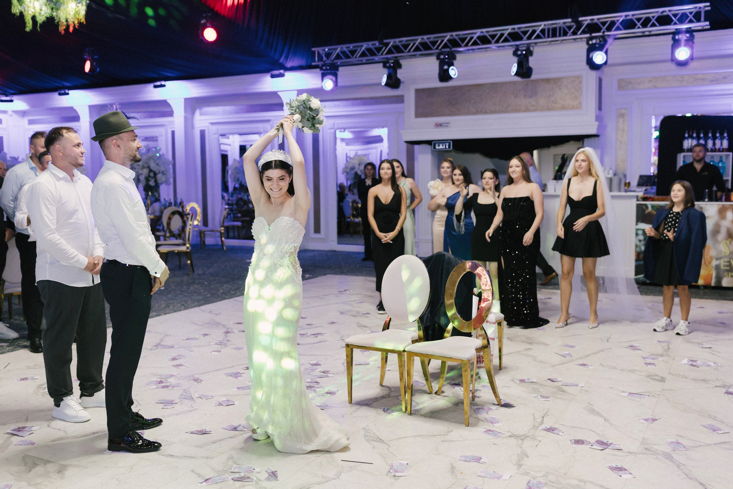 1. Mireasa Adriana în timpul pregătirilor de nuntă în Tudora Botoșani2. Costumul mirelui Ionuț fotografiat artistic în ziua nunții3. Prietenii mirelui la tradițiile de nuntă în Tudora4. Bărbieritul mirelui în cadrul obiceiurilor tradiționale de nuntă5. Fotografii de familie la biserică în ziua nunții6. Portret de familie cu mirii și copilul lor la nunta din Botoșani7. Primul dans al mirilor la Mariage Dor Baisa Botoșani8. Decor elegant de nuntă la Mariage Dor Baisa9. Emoții și tradiții la nunta din Tudora județul Botoșani10. Fotograf profesionist de nuntă în Botoșani surprinzând momente autentice - otograf-nunta-botosanifotograf-evenimente-botosanifotograf-profesionist-botosanifotograf-nunta-tudoranunta-tudora-botosanisedinta-foto-nunta-botosanipoze-nunta-botosanifotografii-nunta-tudorafotograf-cununie-religioasa-botosanibiserica-sfintii-imparati-constantin-si-elena-tudoramariage-dor-baisa-botosanirestaurant-nunta-botosanidansul-mirilor-mariage-dorpregatiri-mire-botosanipregatiri-mireasa-botosanitraditii-nunta-moldovaobiceiuri-nunta-tudorafotograf-familie-nunta-botosaniportret-miri-botosanigalerie-foto-nunta-botosanialbum-foto-nunta-botosaninunta-eleganta-botosaninunta-cu-traditii-botosanifotograf-premium-nunta-botosaniservicii-foto-video-botosanipoveste-de-nunta-botosanifotograf-documentar-nuntafotograf-natural-emotionalmiri-ionut-si-adriananunta-autentica-tudora -otograf-nunta-botosanifotograf-nunta-tudoranunta-tudora-botosanifotograf-evenimente-botosanifotograf-profesionist-botosaniservicii-foto-video-botosanigalerie-foto-nunta-botosanialbum-foto-nunta-botosani - nunta-autentica-botosaninunta-cu-traditii-botosanipoveste-de-nunta-botosanifotografii-emotionante-nuntamomente-autentice-nuntafotografie-documentara-nuntafotograf-natural-nunta- pregatiri-miri-tudorabiserica-tudora-botosanicununie-religioasa-tudoramariage-dor-baisa-botosanipetrecere-nunta-botosanivalsul-mirilor-botosani - alino-foto-studio-botosaniionut-si-adriana-nunta-tudorafotograf-alin-chirila-botosani