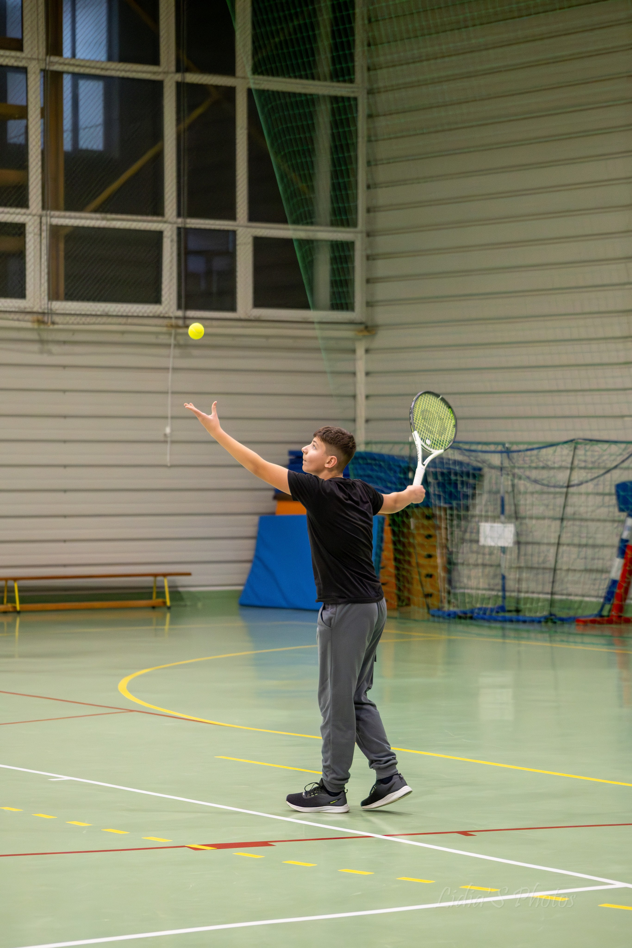 Turneu tenis de camp în sală. Fotograf. Lucrez cu oameni, produse și spații. Portret și fotografie creativă. Bacău, România. Lidia Savinoiu