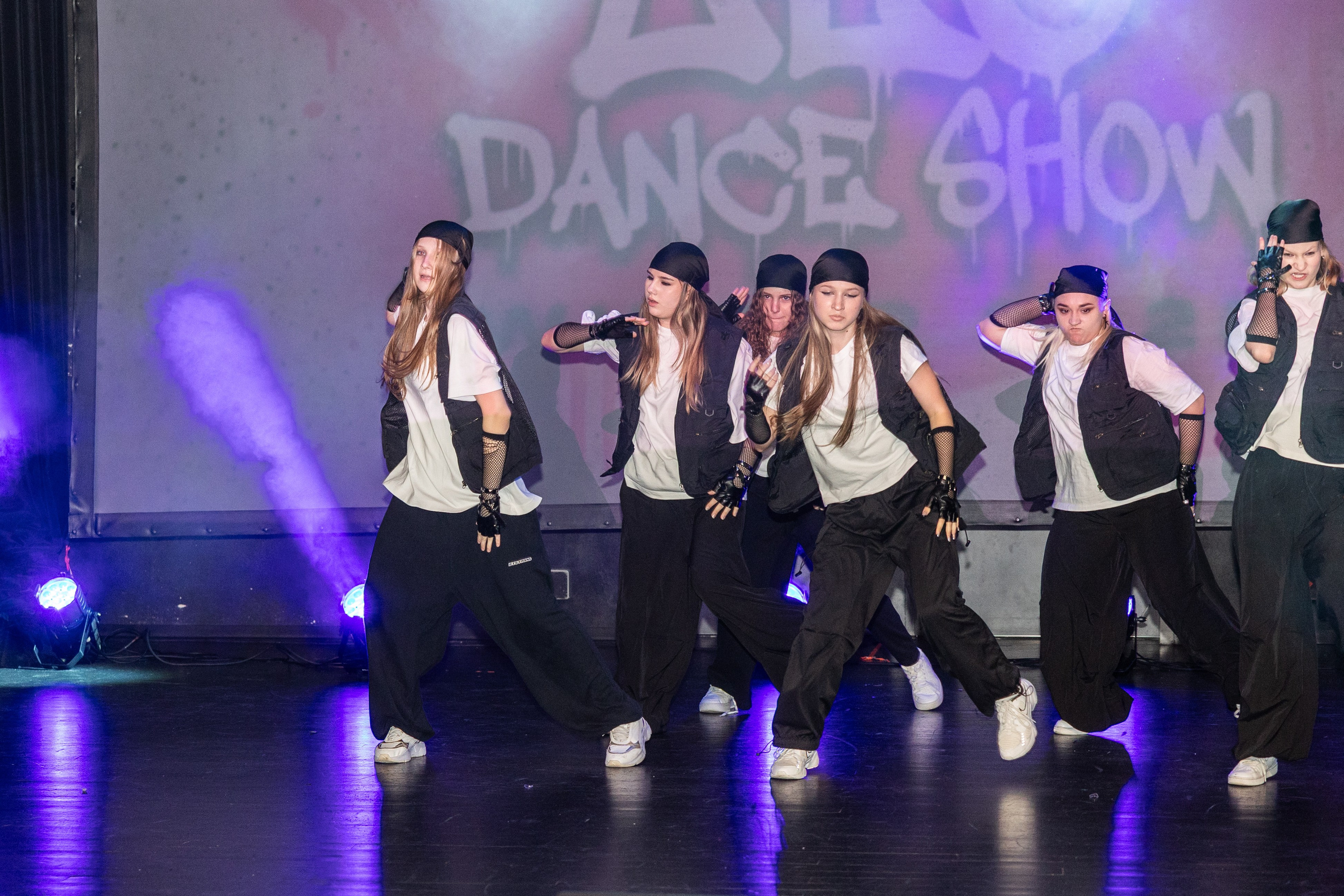 LEO DANCE SHOW WINTER 2025. Семейный и детский фотограф в Варшаве Мила Бобровская