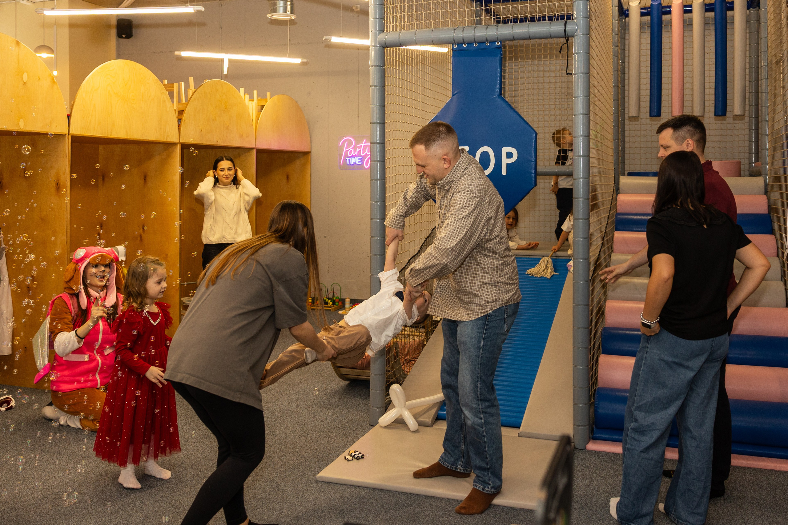 День рождения Артёма 24 января 2026 года. Семейный и детский фотограф в Варшаве Мила Бобровская