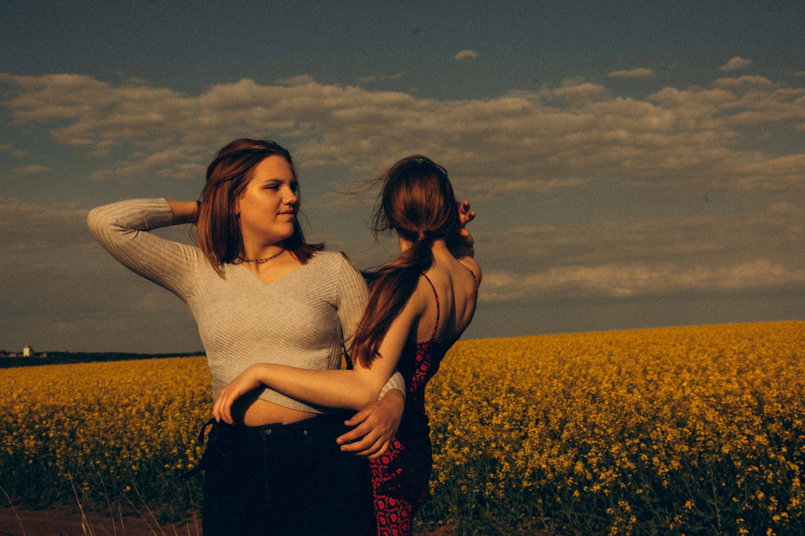 Sisters. Family photographer in Stockholm Oksana Matviyiv