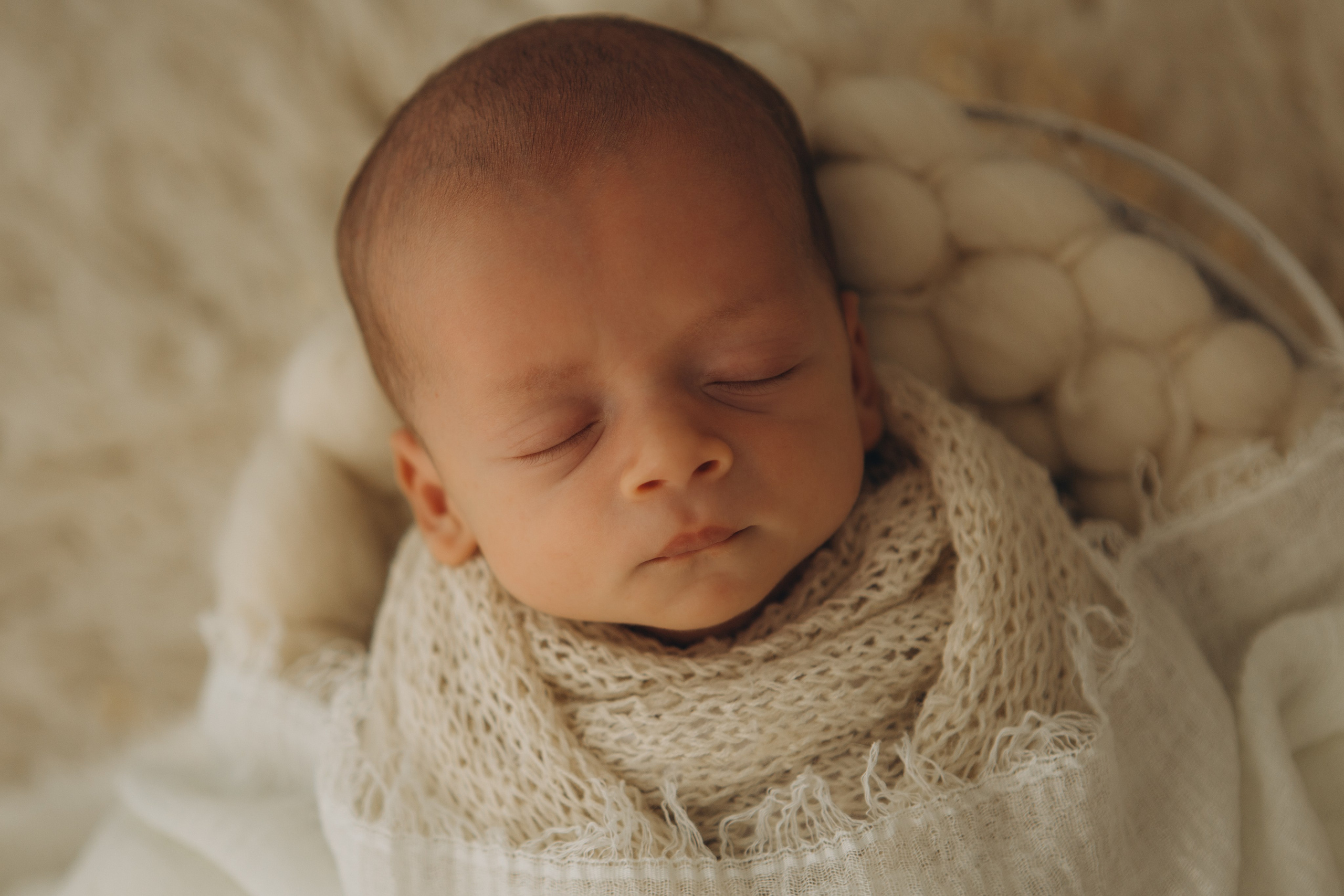 detalhe do rosto do recém-nascido em ensaio em estúdio em Sorocaba