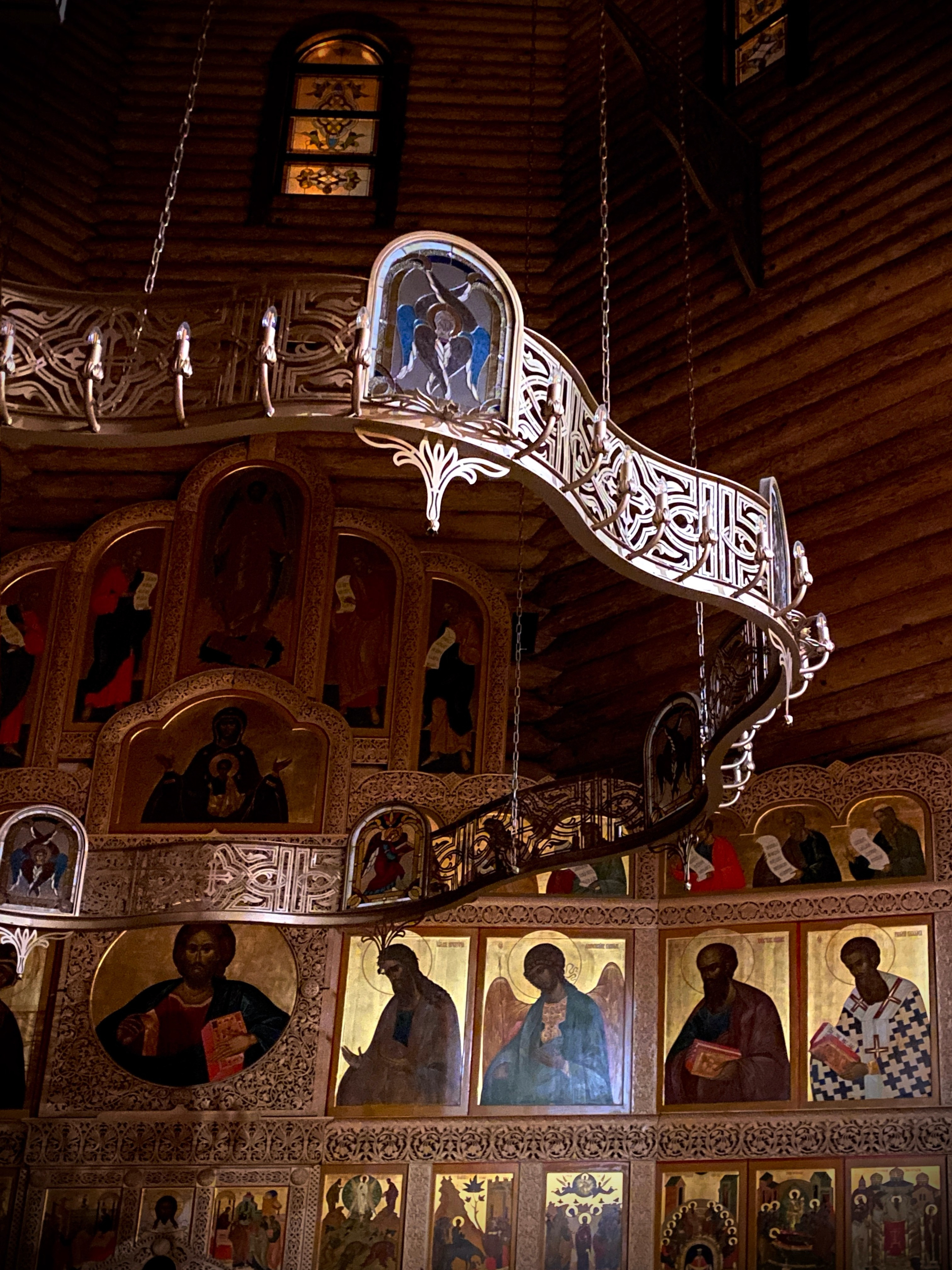 Хорос для храма Святой Троицы Прихода в честь Всех Святых в городе Минске Минской Епархии Белорусской Православной Церкви. 2022-2023. Сталь, худож. ковка, лазерная резка, сварка, витражи Анна Авгуль Магия витража.