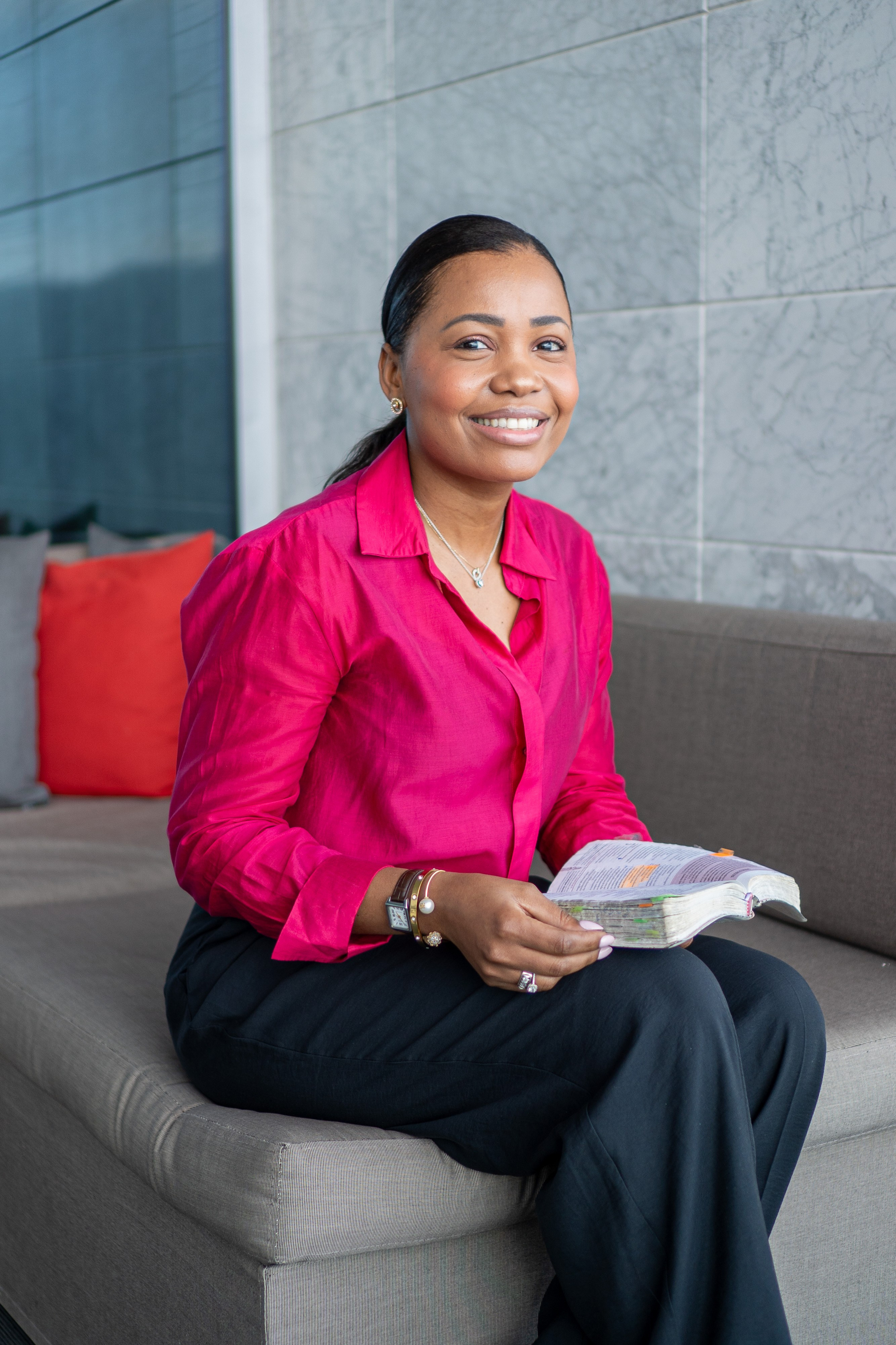 Raquel Ribeiro. Frames by Giovani Braga