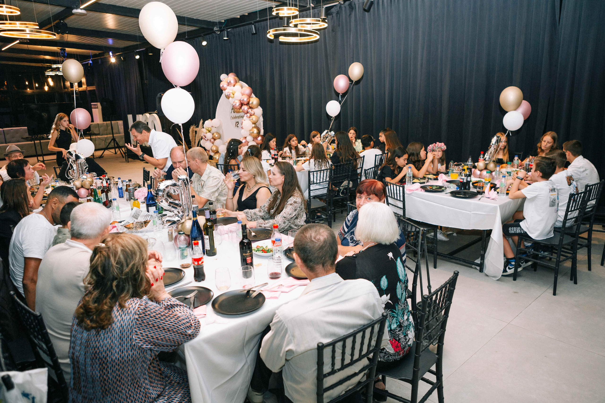 PARTY WITH FRIENDS. Https://shi-photo.com/