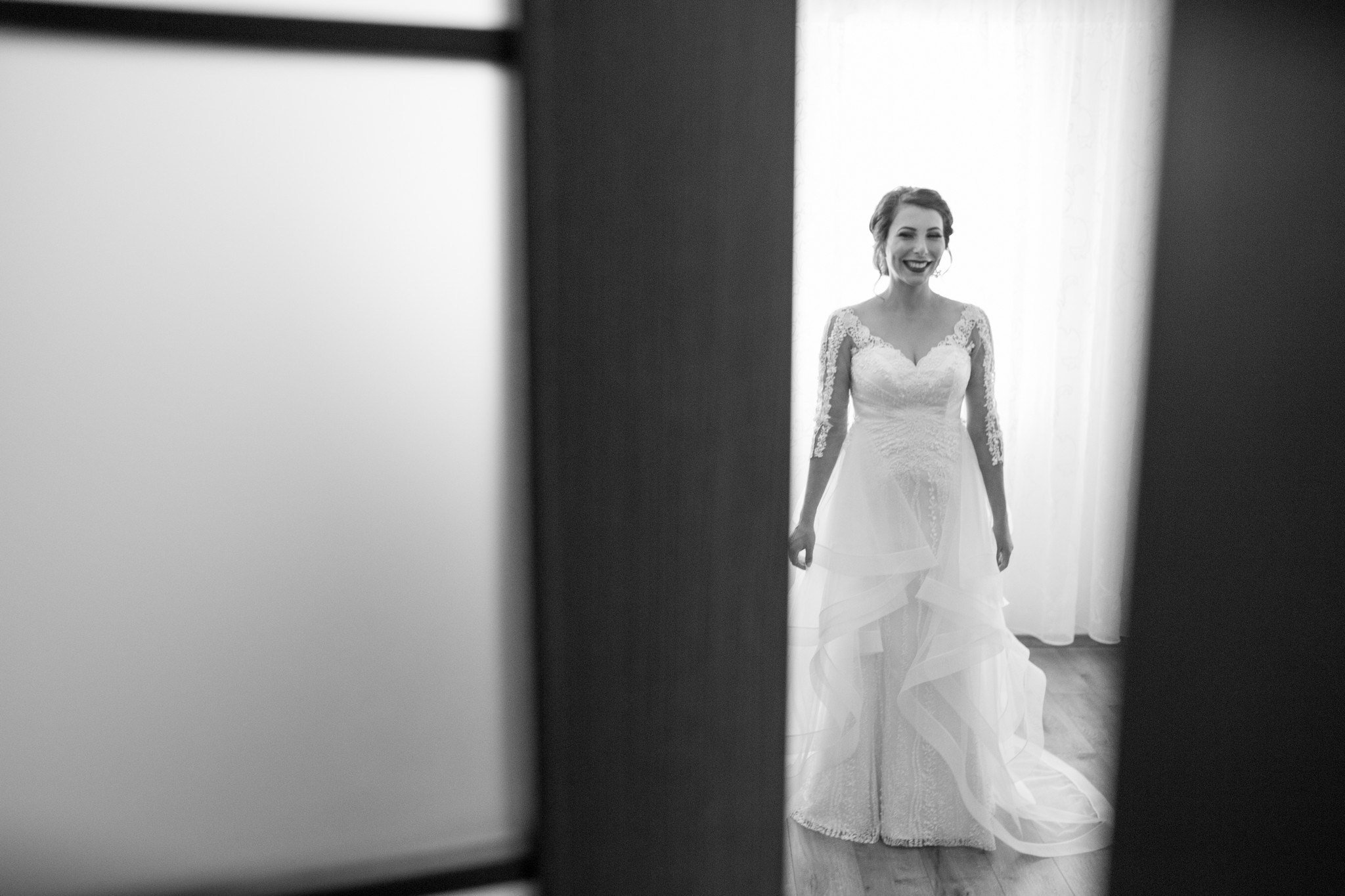 Otilia si Dragos by fotograf nunta Iasi — Eduard Schiopu