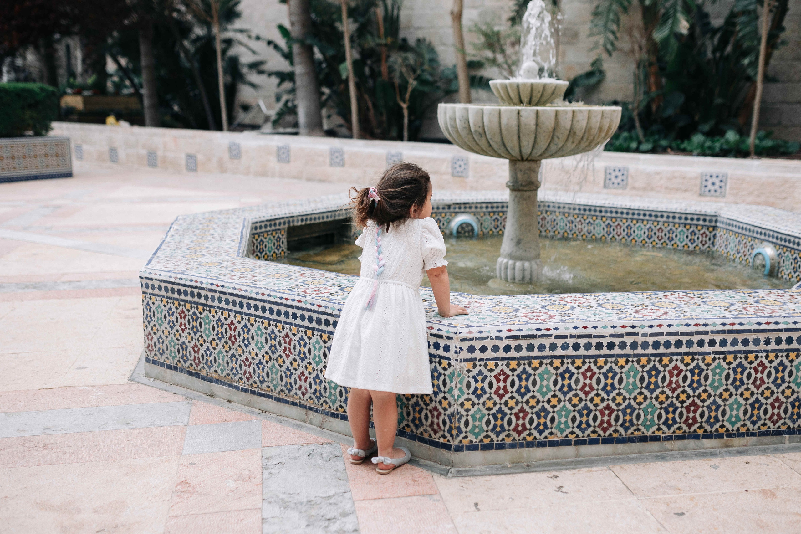EXPECTING A BABY, JERUSALEM. PHOTOGRAPHER IN ISRAEL