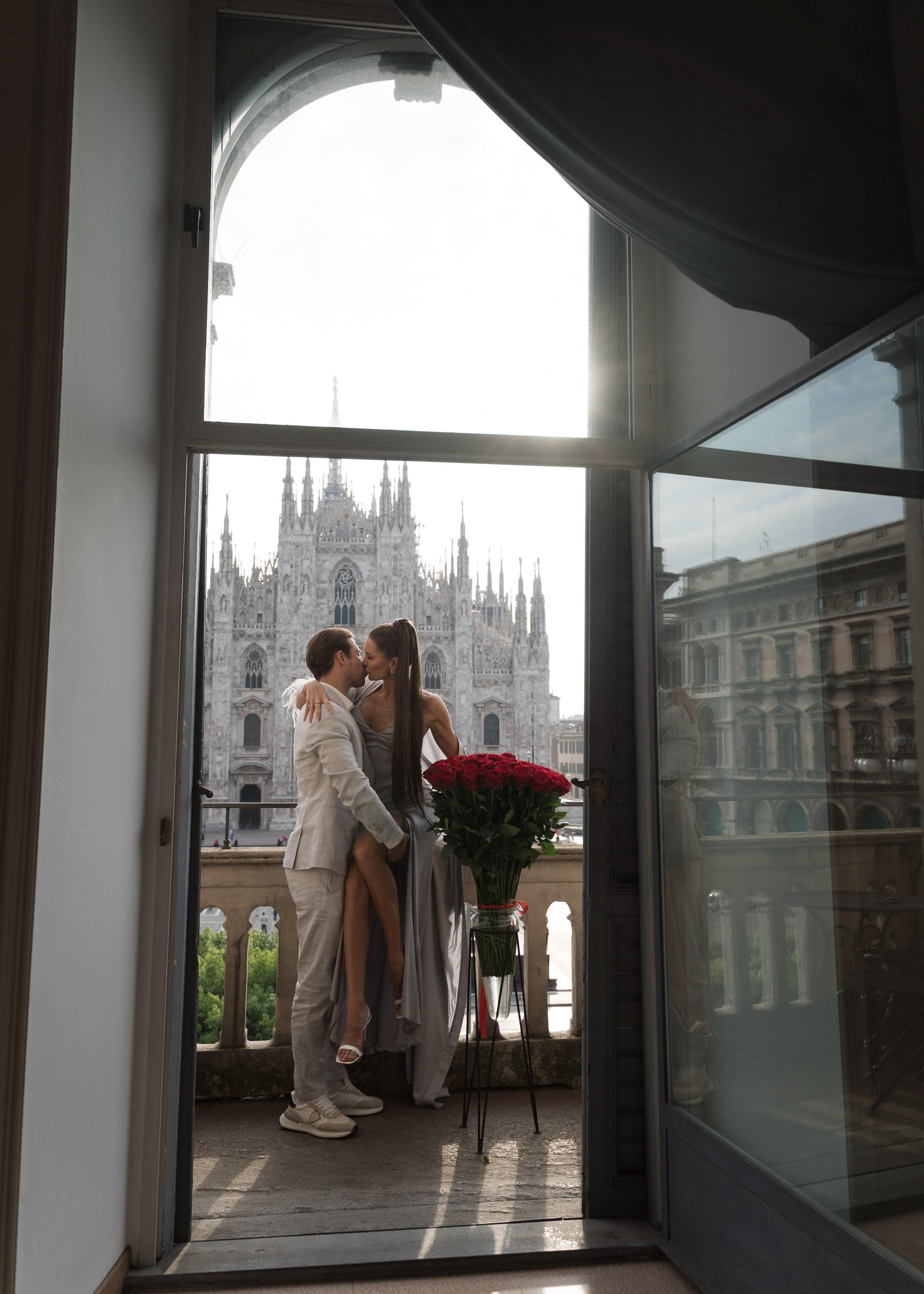Duomo di Milano Love Story. Proposal Photographer in Lake Como
