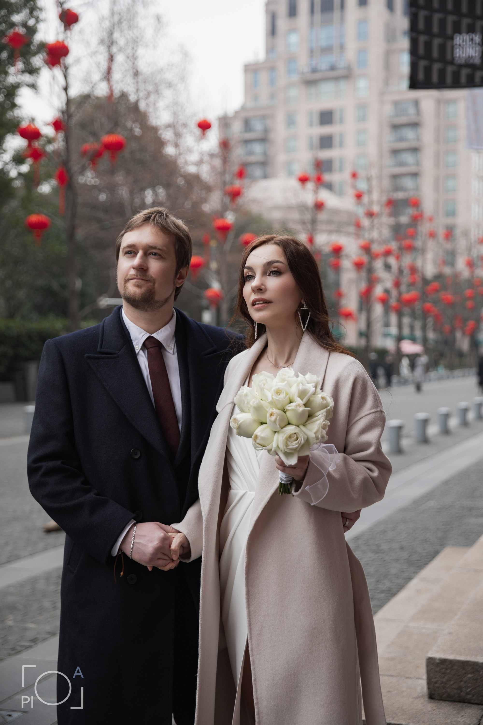 Свадебная фотосессия с консульской подписью в консульстве. Фотограф в Шанхае — Лола Пидлуская