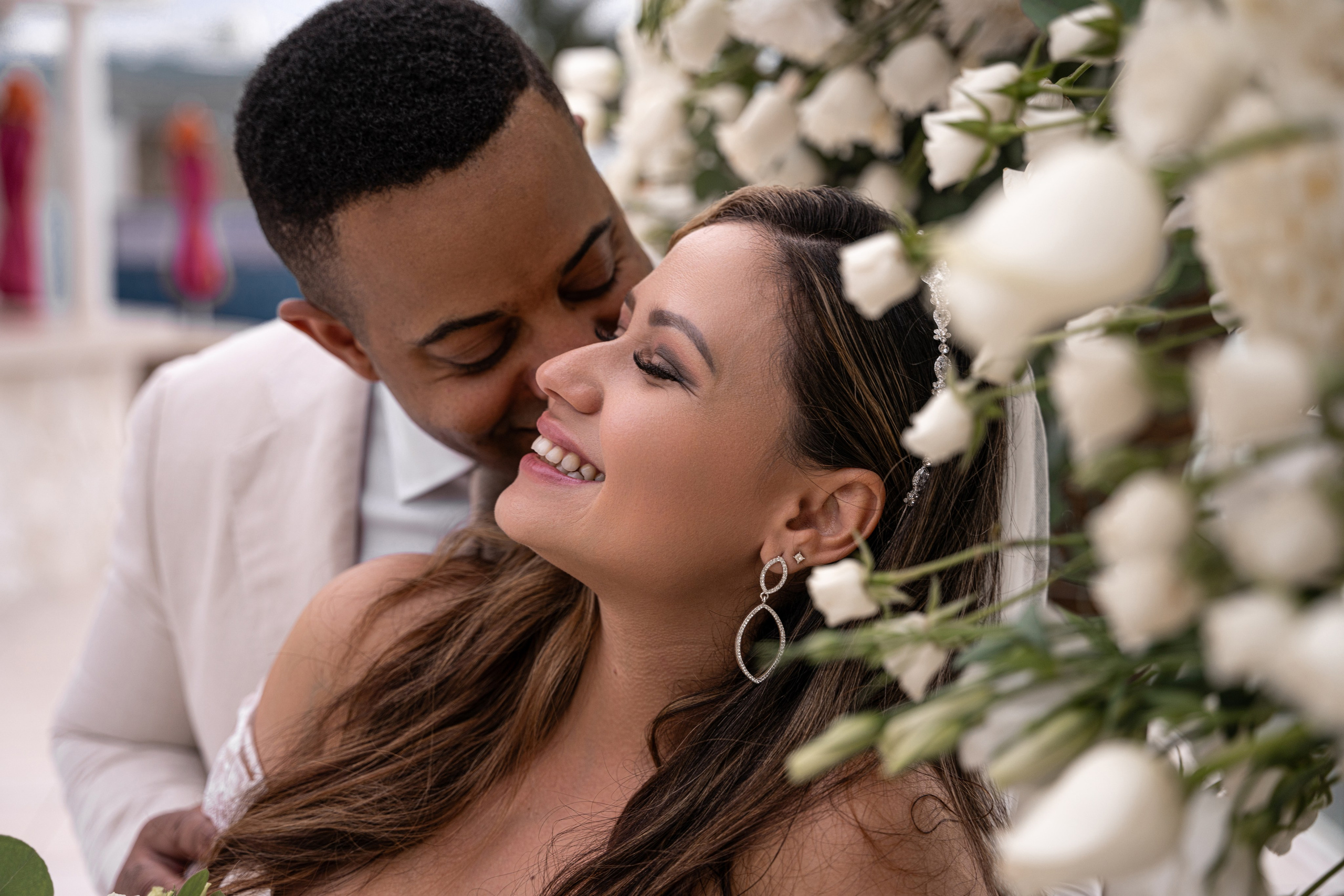Luxury wedding ceremony on the beach captured in Cancun