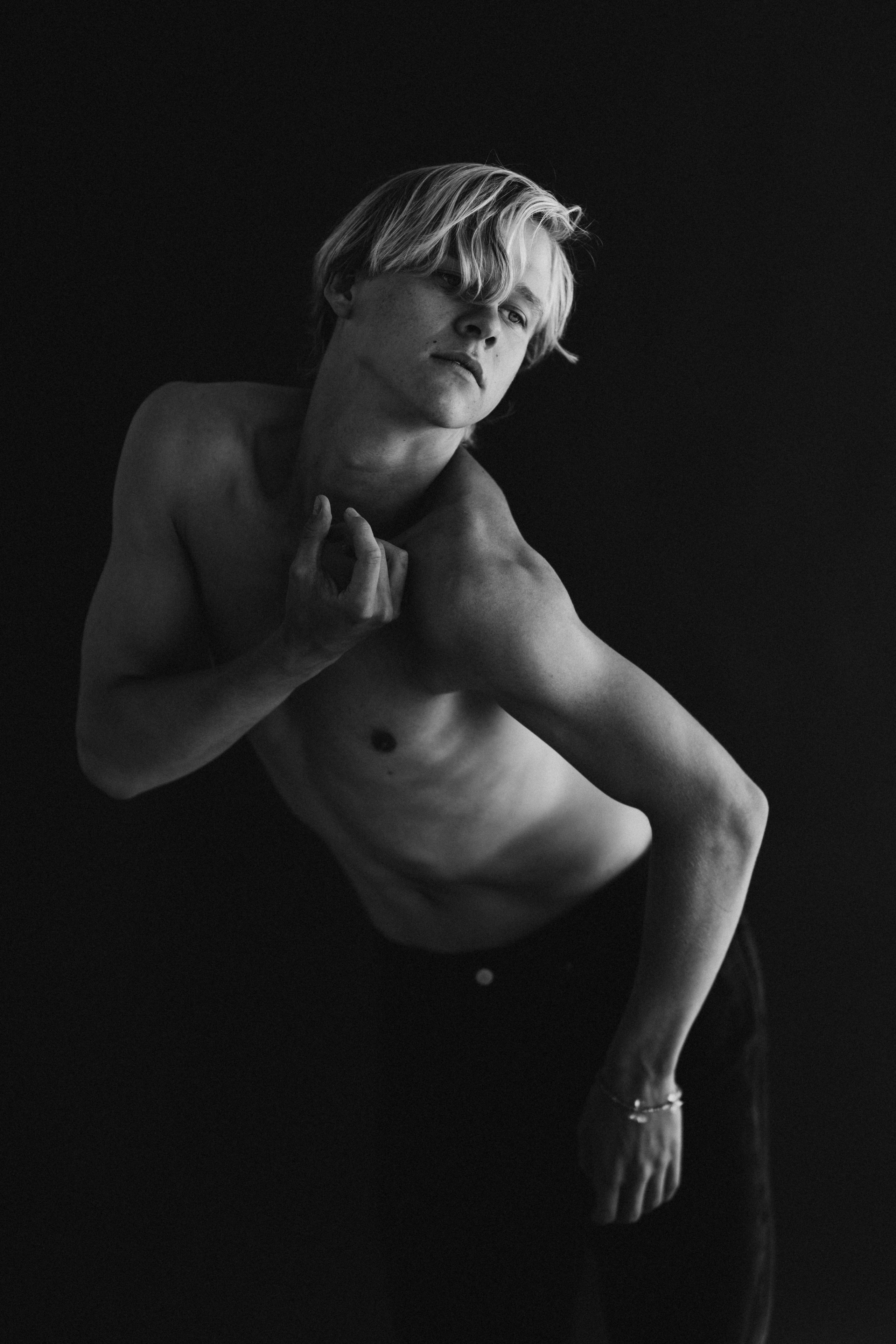 DANCERS. Victoria Olonen – Cinematic Portrait Artist | Helsinki & Europe