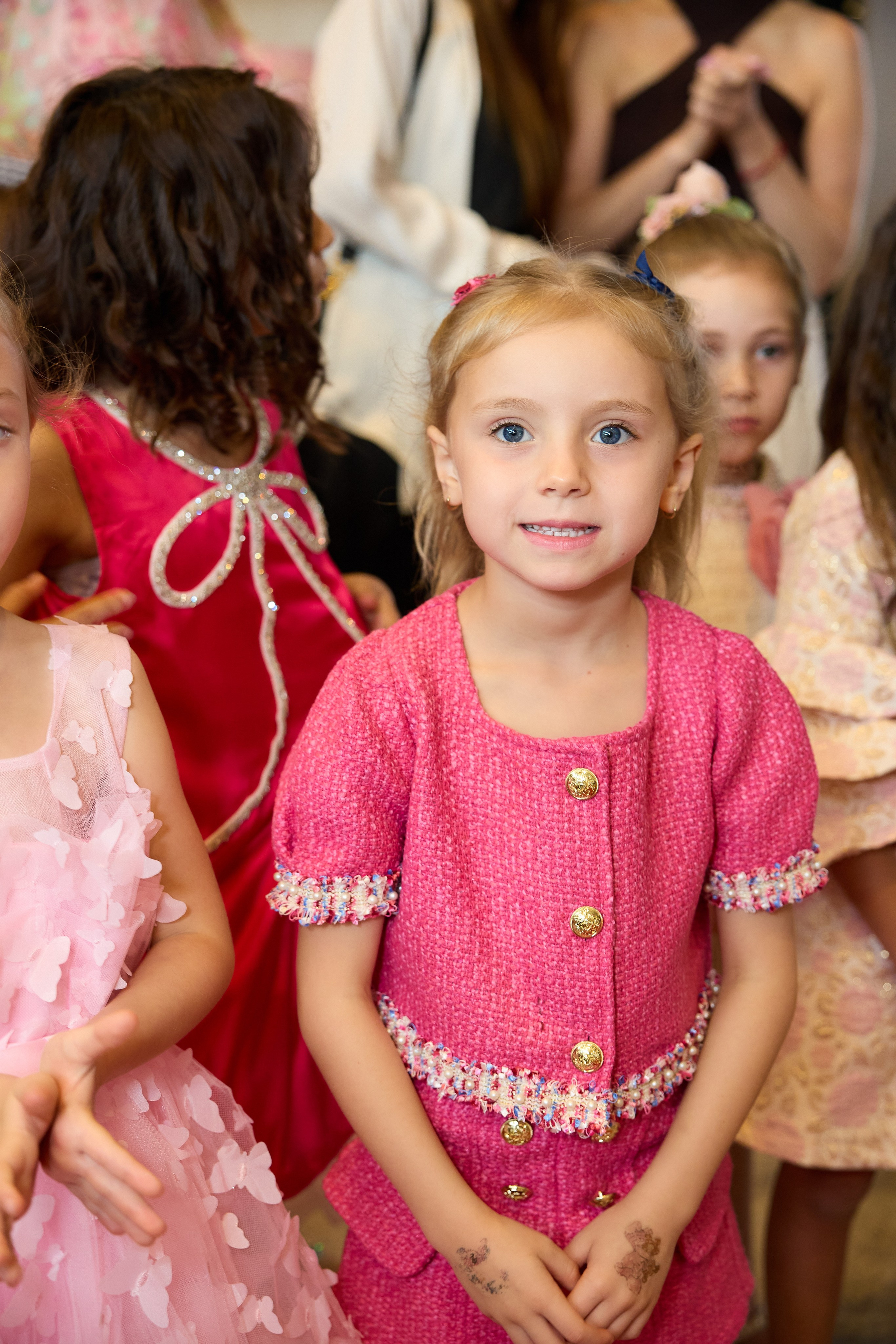 Авторская благотворительная художественная выставка Дианы Бортник. Фотограф Юлия Маковеева