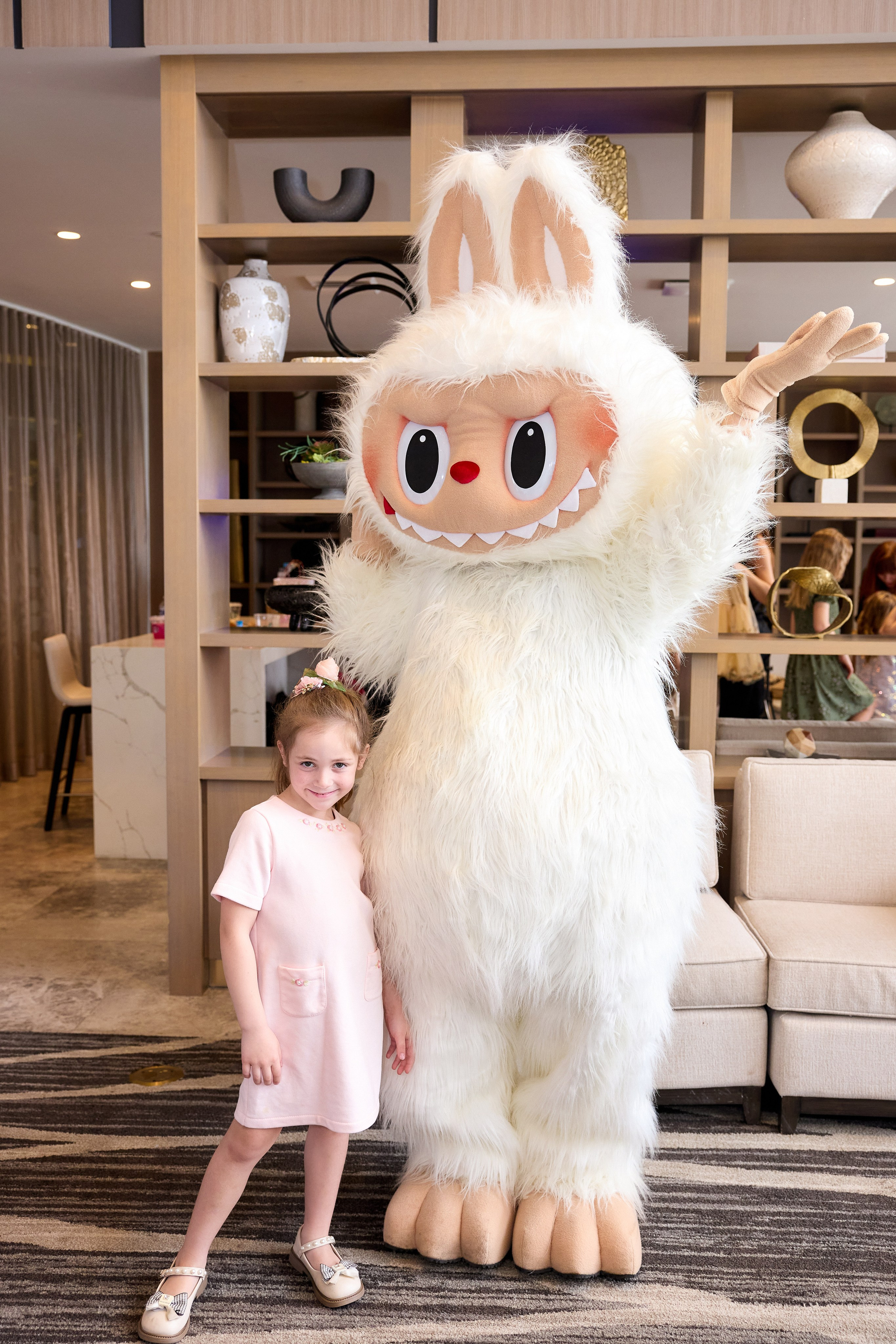 Авторская благотворительная художественная выставка Дианы Бортник. Фотограф Юлия Маковеева