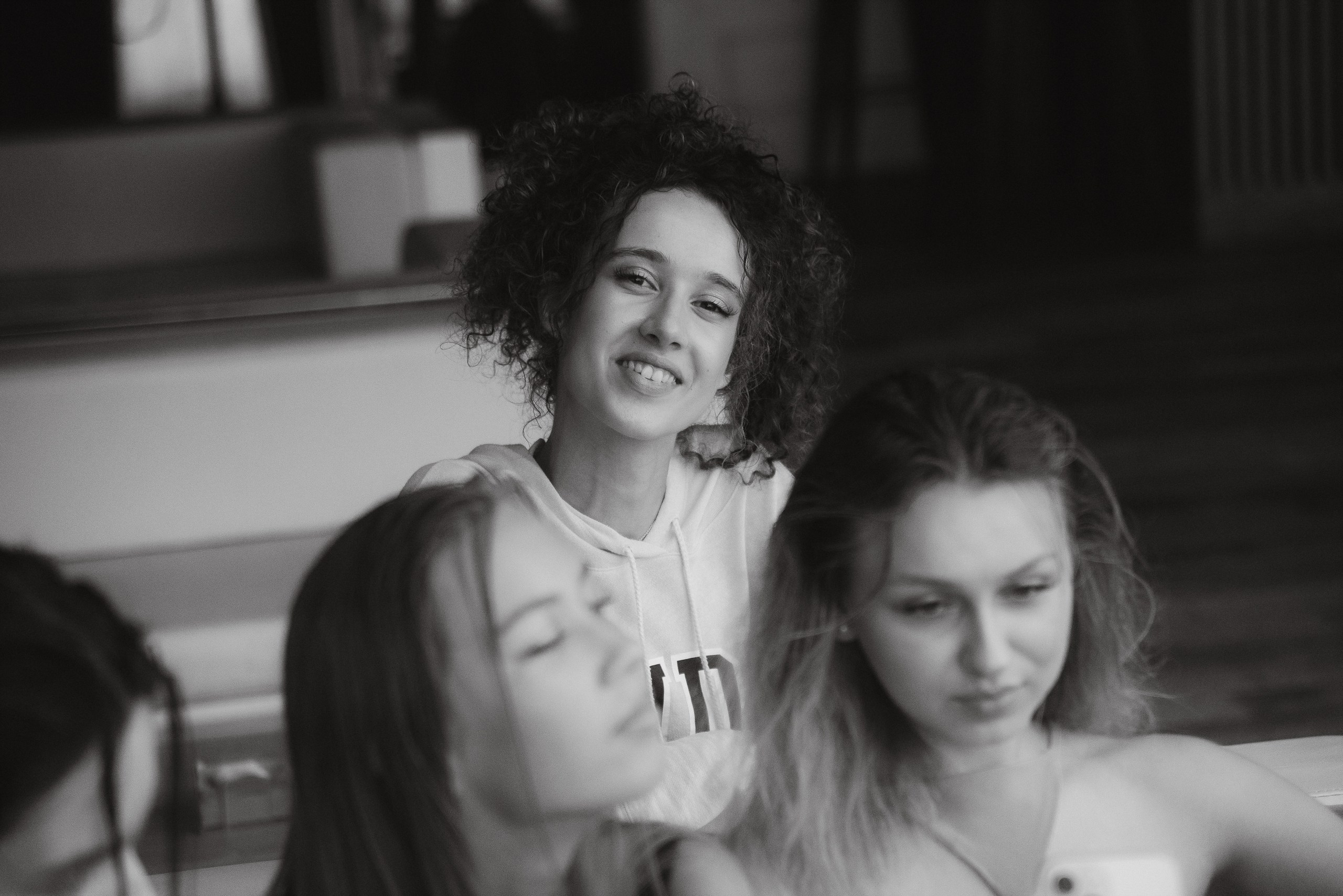 Preparación del backstage de una marca en un desfile de moda en Torrevieja — Fotógrafo de backstage Andrey Lukovnikov