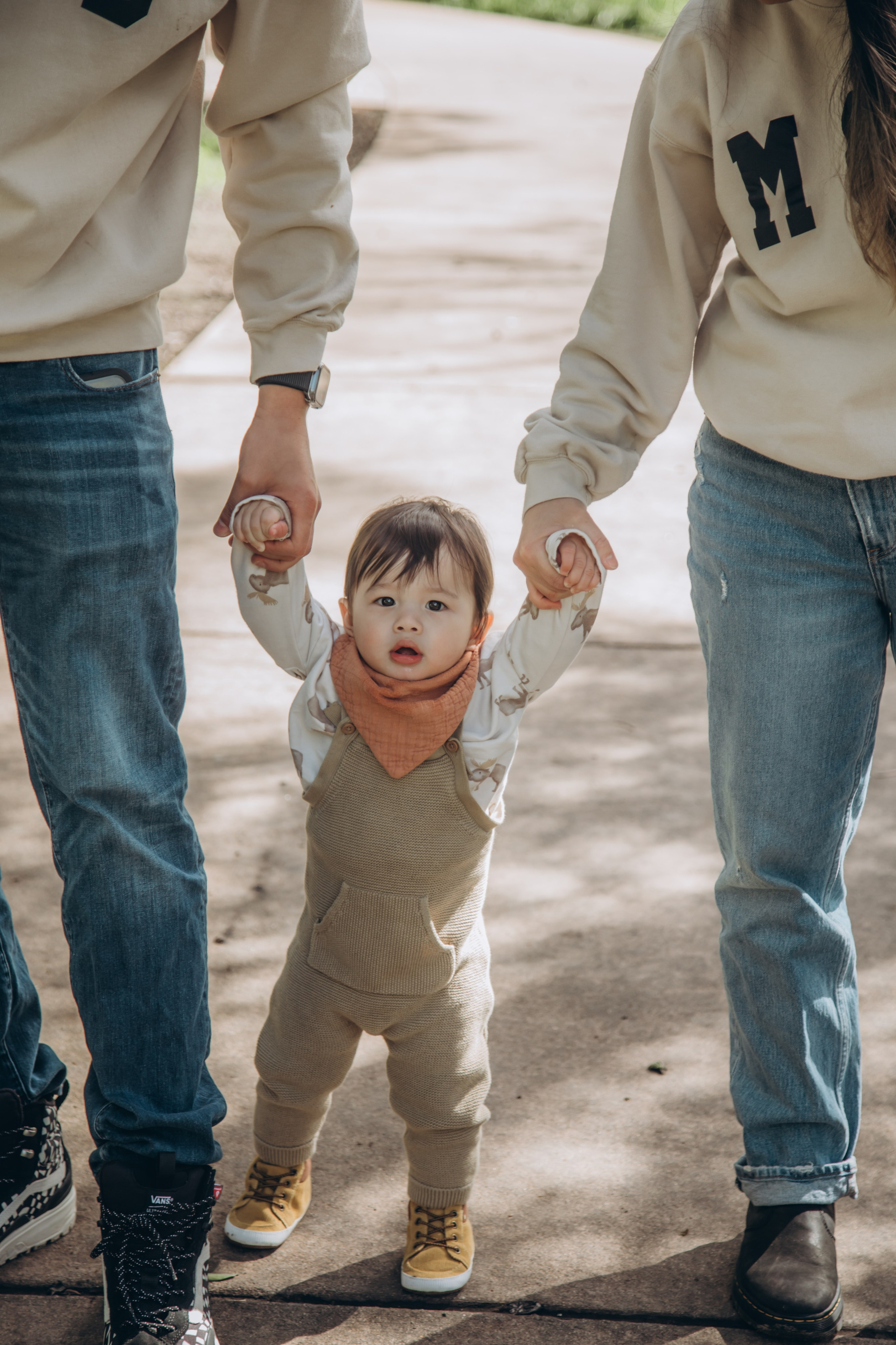 Family in nature. Family and children’s lifestyle photographer Elena Tumanova