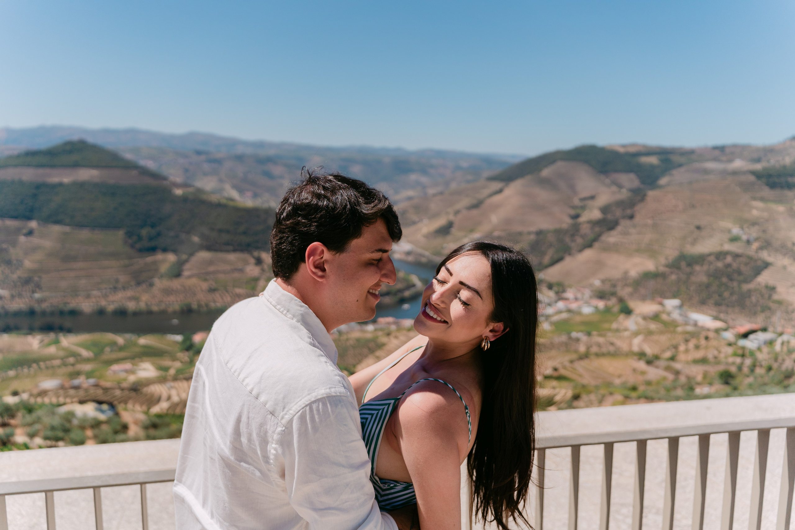 Wedding Proposal at Douro Valley — Arthur & Ana. Wedding & destination wedding photographer in Porto, Portugal — Davi Valente | Lisbon, Douro Valley, Rome, Tuscany & Lake Como