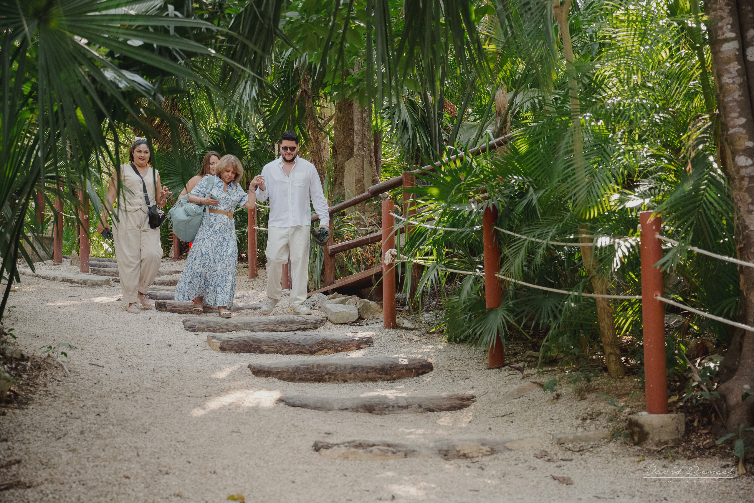 Vanessa and Alejandro´s Mayan Wedding at Kantunchi Park. Destination wedding photographer based in Cancun and Riviera Maya with service worldwide