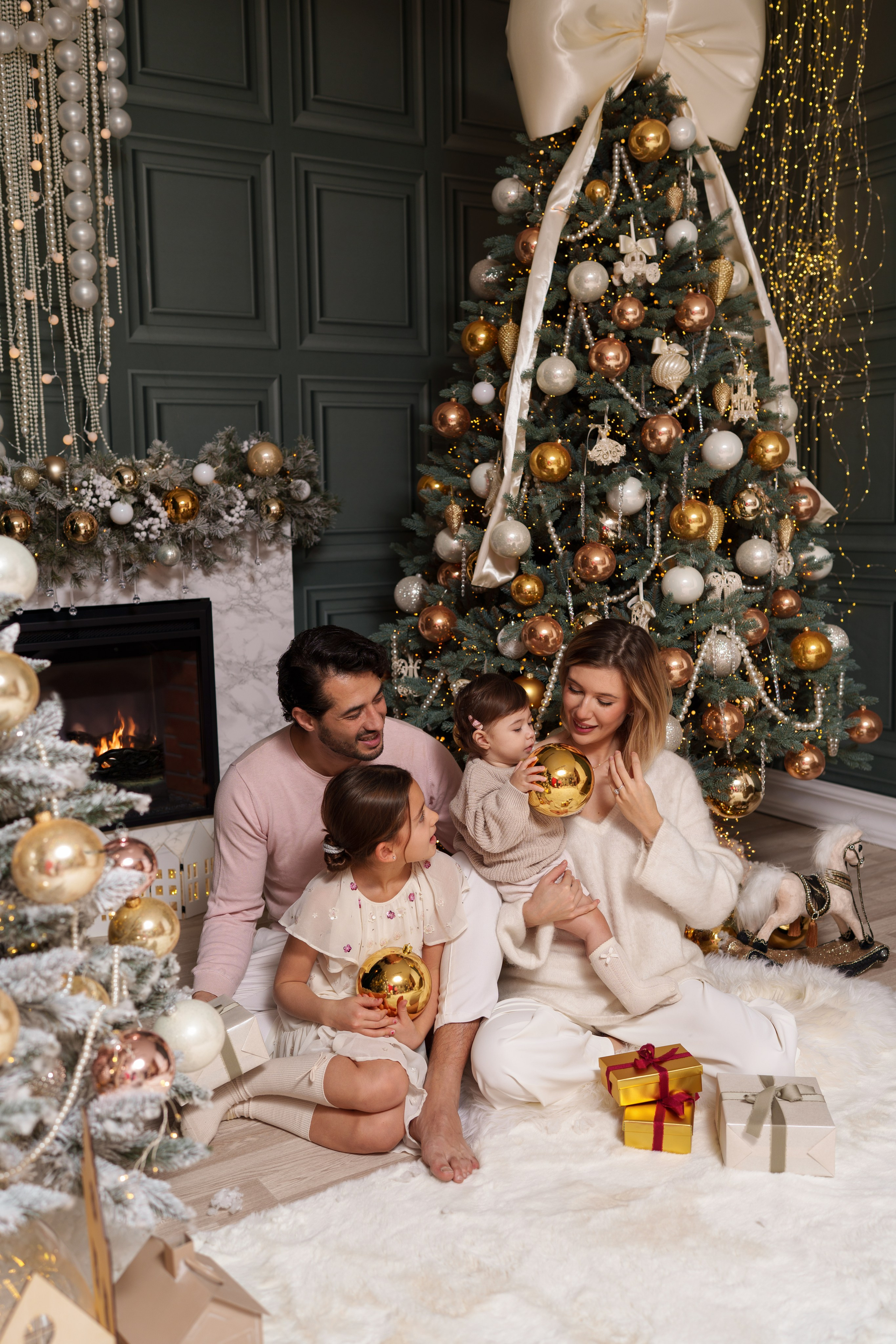 Weihnachtsfotoshootings. Anna, Fotografin aus Wien, Österreich. Ich fotografiere in folgenden Genres: Babybauch-, Familien-, Mode- und Weihnachtsfotografie