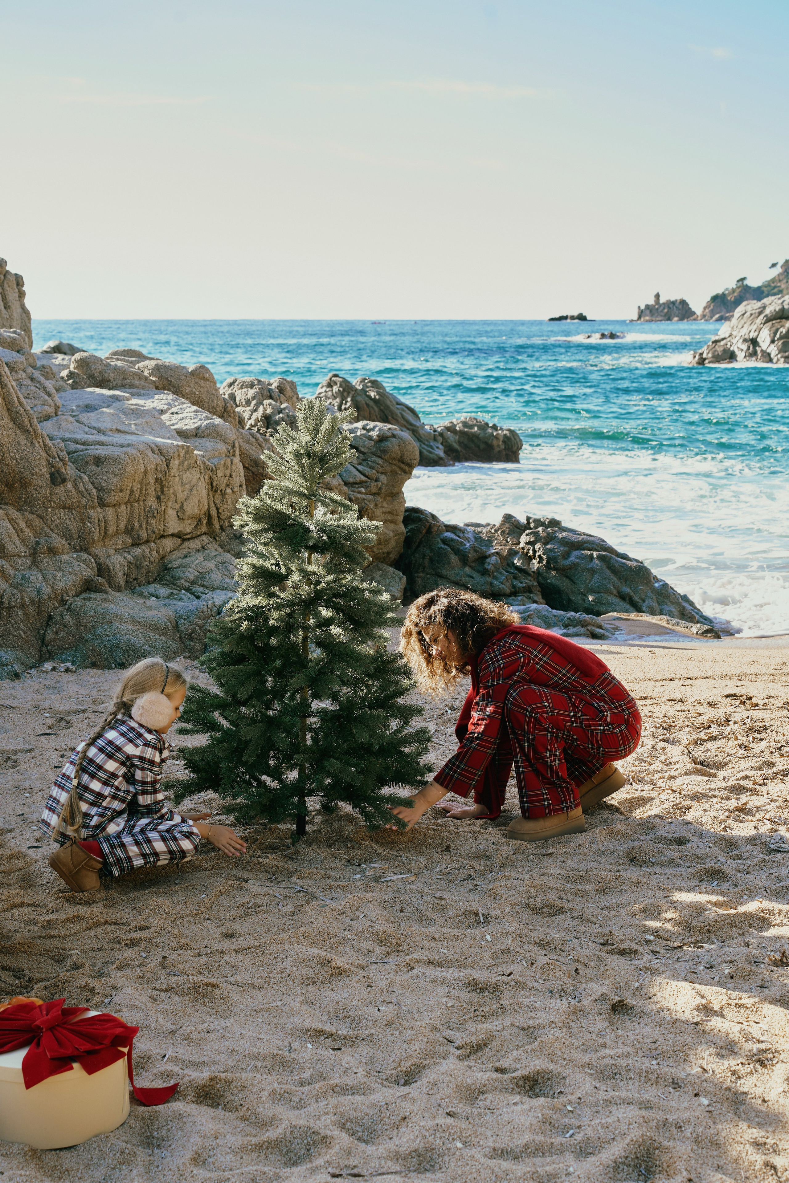 Пляж. Мама и дочь. Фотограф в Барселоне Жанна Захарченко