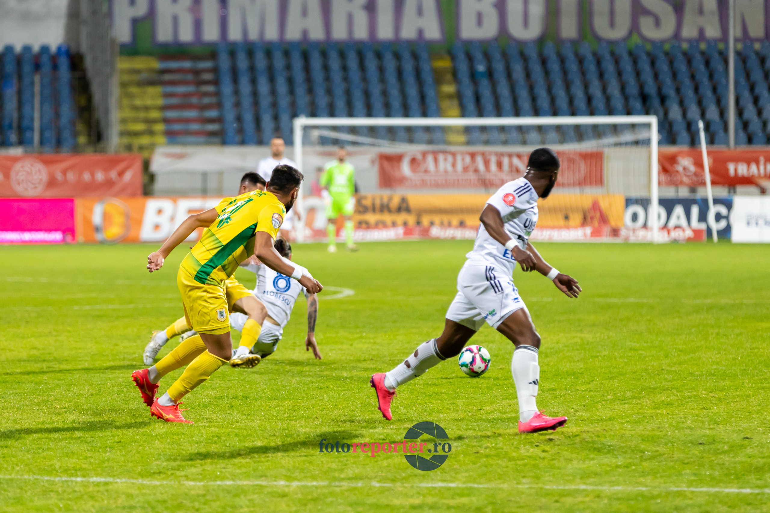 Galerie Foto: FC Botoșani vs. CS Mioveni - Pe 17 mai 2024, am fost martorii unei partide incredibile între FC Botoșani și CS Mioveni, în prima manșă a barajului pentru evitarea retrogradării. În fața unui stadion plin de emoție și speranță, echipa noastră a obținut o victorie importantă, cu un gol marcat de Aldair în minutul 93. 💪 *FC Botoșani 1-0 CS Mioveni*⚽️ Urmăriți momentele cheie ale meciului și bucuria suporterilor în această galerie foto! Pregătiți-vă pentru meciul de retur de pe 24 mai, când vom lupta din nou pentru a rămâne în prima ligă.#FCBotoșani #CSMioveni #BarajRetrogradare #ForzaBotoșani 