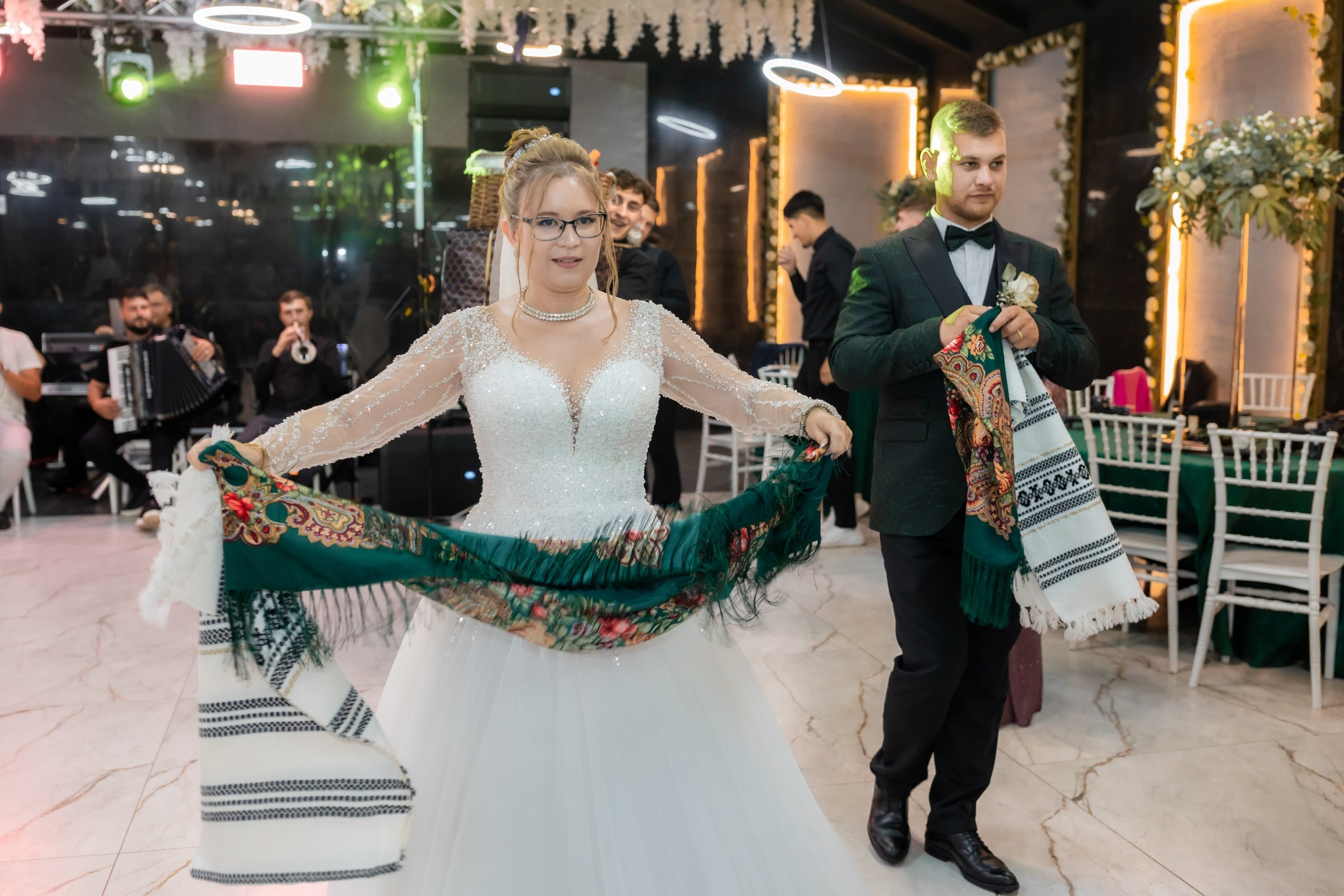 * fotograf stare civilă Siret* fotograf Bucovina* fotograf nuntă Suceava* fotograf Iași Botoșani* stare civilă tradițională* ie românească nuntă* AlinoFotoStudio* fotograf Andrei și Andreea- Alin Chirilă fotograf – stare civilă Siret, Suceava, Andrei și Andreea în ie tradițională, poveste spusă prin fotografiefotograf stare civilă Siret Suceava Alin Chirilă – miri îmbrăcați în costum tradițional bucovineanAlin Chirilă fotograf nuntă Siret Suceava – stare civilă autentică în Bucovina, emoții realefotograf Siret Suceava Alin Chirilă – Andrei și Andreea la starea civilă în ie tradiționalăstare civilă Siret fotograf Alin Chirilă – cadre naturale cu miri în costum popular din Bucovinafotograf nuntă Siret Suceava Alin Chirilă – povestitor prin fotografie, moment emoționant la starea civilăAlin Chirilă fotograf stare civilă Siret – iubire autentică surprinsă în stil documentarfotograf Bucovina Siret Alin Chirilă – stare civilă în ie tradițională, cadre pline de emoțieAlin Chirilă fotograf Suceava – Andrei și Andreea spun DA la starea civilă în Siretfotograf stare civilă Suceava Siret Alin Chirilă – poveste de iubire în stil tradițional românesc - Alin Chirilă fotograf profesionist, AlinoFotoStudio, fotograf evenimente Siret, Suceava County, Iași, Bacău County, Botoșani, Neamț County, fotograf nunți, botezuri, cununii civile, portrete și momente autentice surprinse elegant.- Alin Chirilă surprinde momente elegante de nuntă și evenimente speciale prin AlinoFotoStudio, fotograf disponibil în Siret, Suceava County, Iași, Bacău County, Botoșani și Neamț County, specializat în nunți, botezuri și cununii civile. - Alin Chirilă fotograf profesionist, AlinoFotoStudio, fotograf nuntă și evenimente în Siret, Suceava, Iași, Bacău, Botoșani și Piatra Neamț, fotograf nunți, botezuri, cununie civilă, ședințe foto, trash the dress, logodnă, familie, portrete și fotografii autentice. - AlinoFotoStudio by Alin Chirilă, fotograf evenimente premium în Suceava County, Iași County, Bacău County, Botoșani County și Neamț County, fotograf de familie, fotograf ceremonii religioase, petreceri și momente emoționante. - Alin Chirilă fotograf, povestitor prin fotografie, servicii foto profesionale pentru mireasă, mire, pregătiri nuntă, biserică, restaurant, valsul mirilor, tradiții românești și amintiri de neuitat în Moldova.