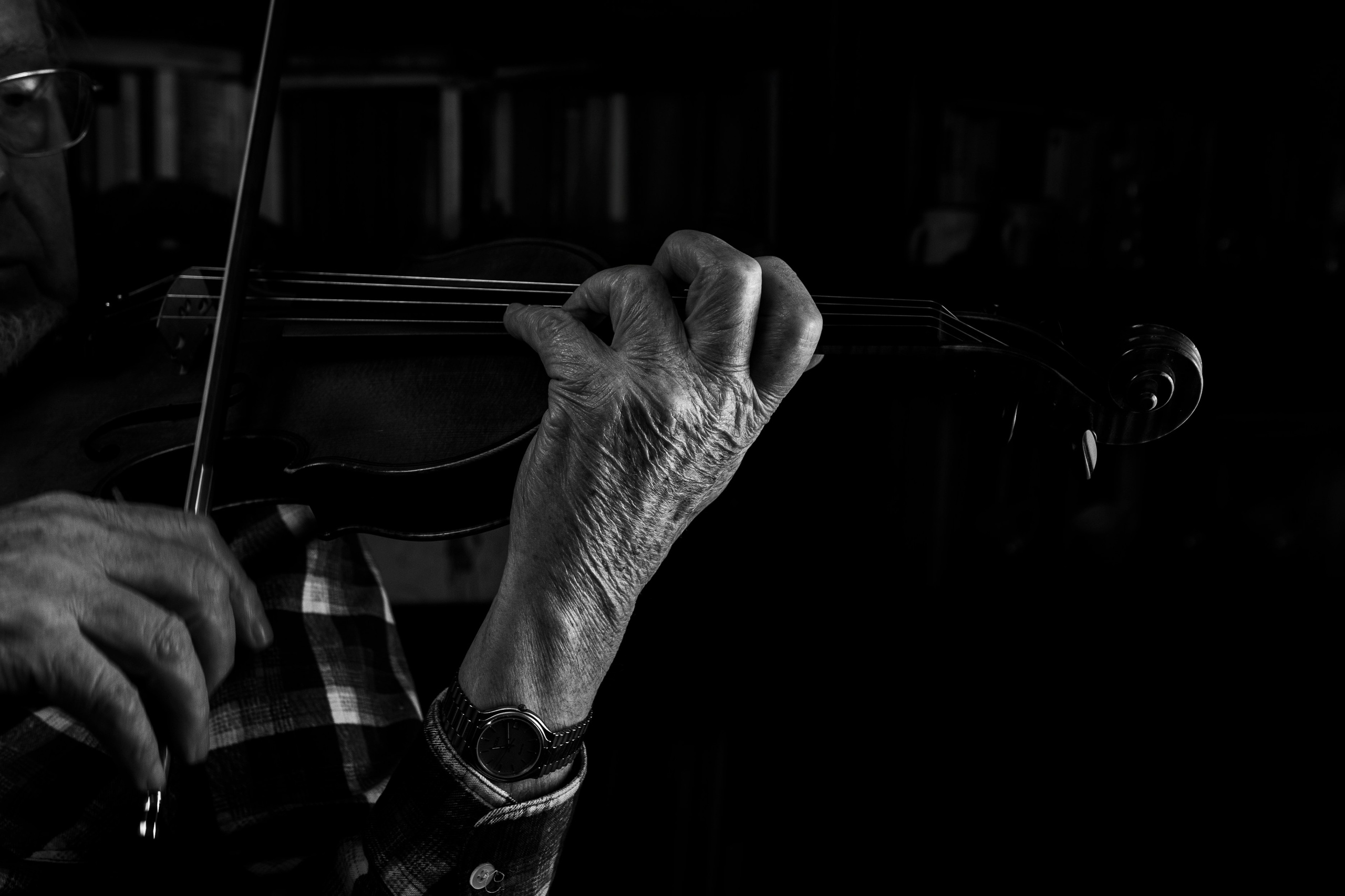 Violin's hand. Ballet and artistic photographer in Prague Francesco Sanvito