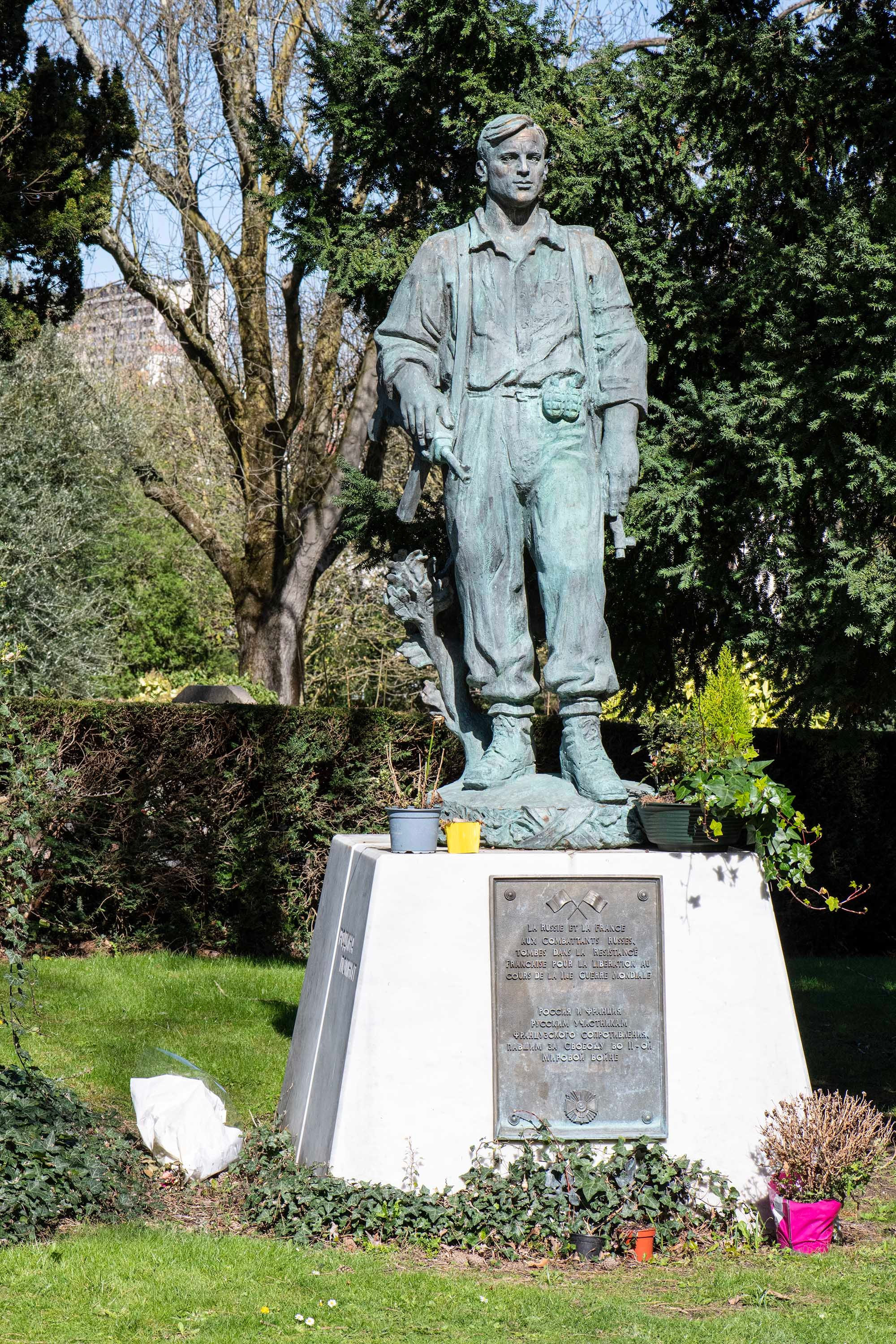 Monument to Russian Resistance fighters at Père Lachaise Cemetery in Paris, France.