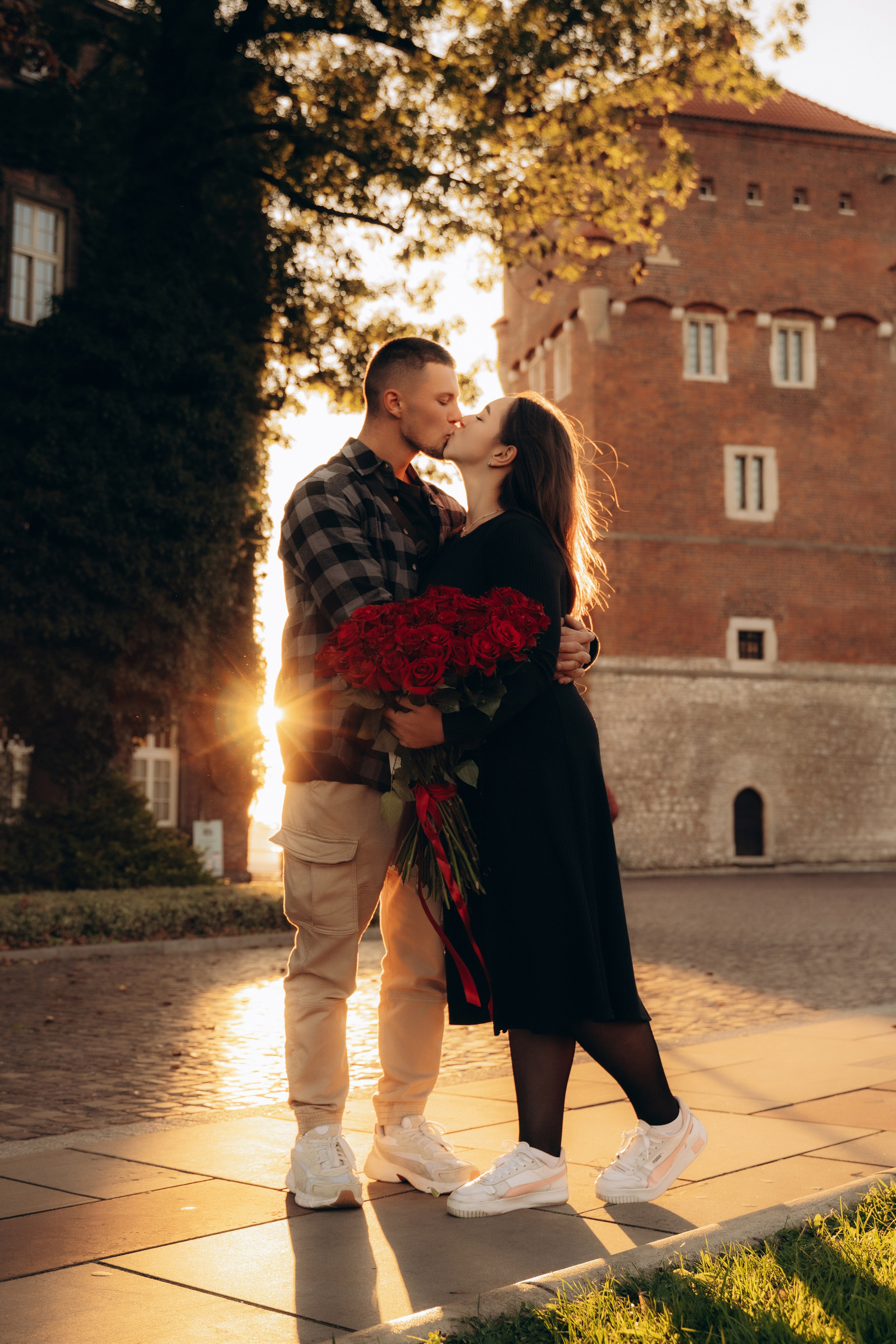 Sunset Embrace. Fotograf Katowice – sesje indywidualne, rodzinne, ślubne