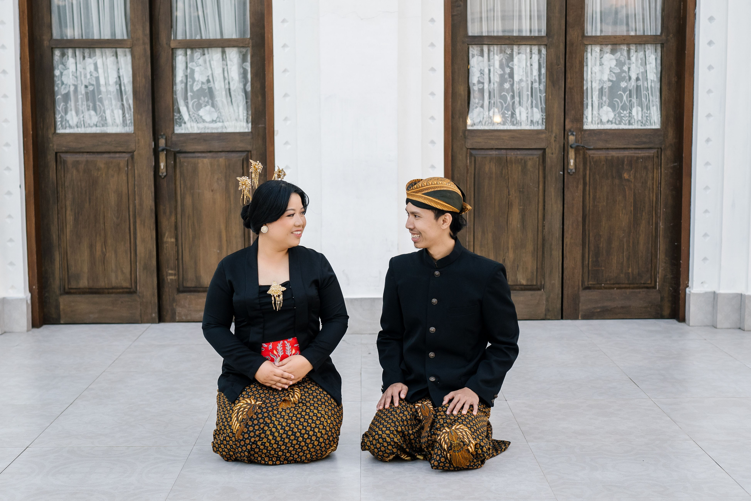 Prewedding Photo Shoot with Javanese style. Female Photographer in Bali