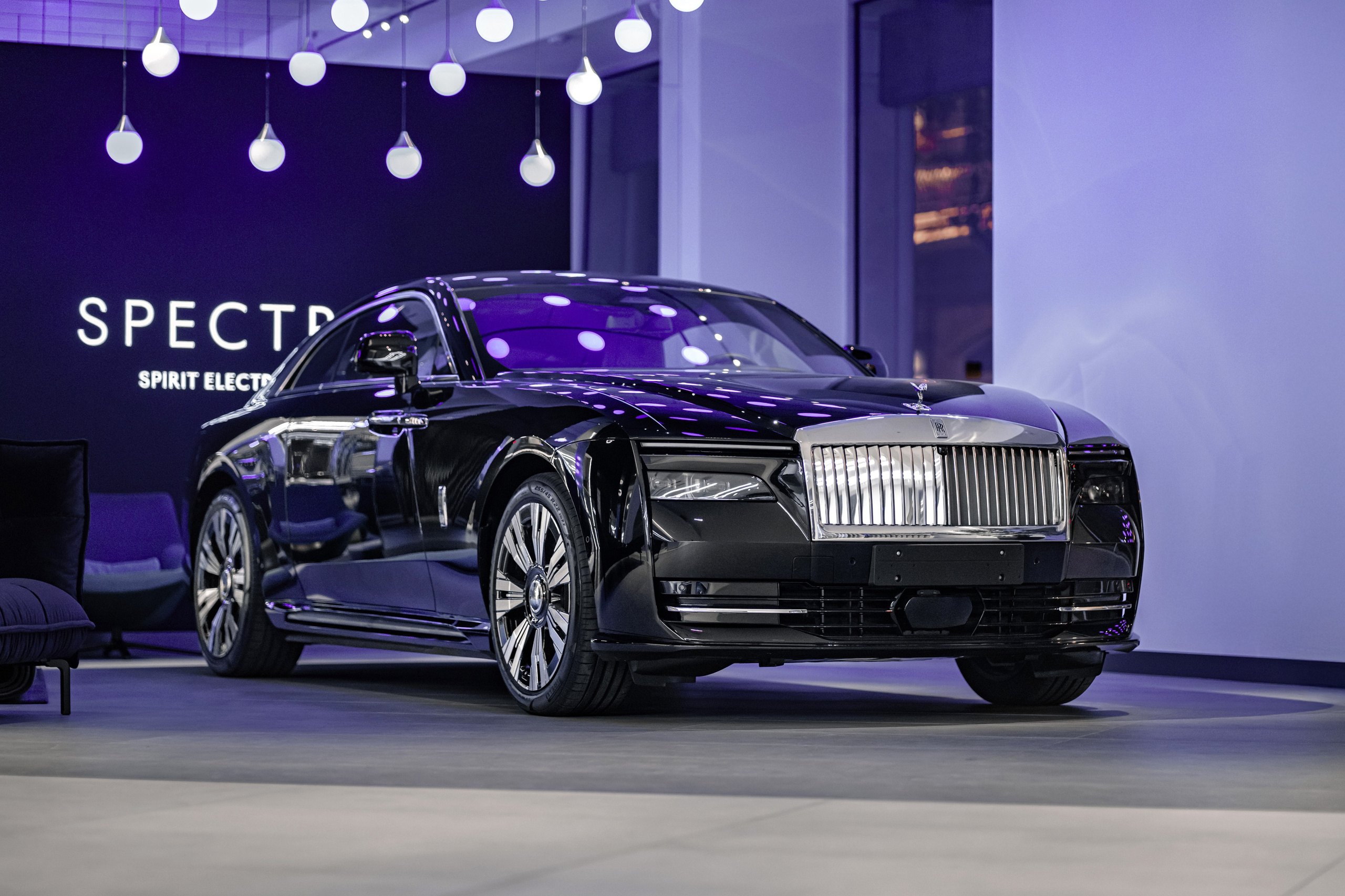 ROLLS-ROYCE. WORLDWIDE COMMERCIAL AUTOMOTIVE PHOTOGRAPHER