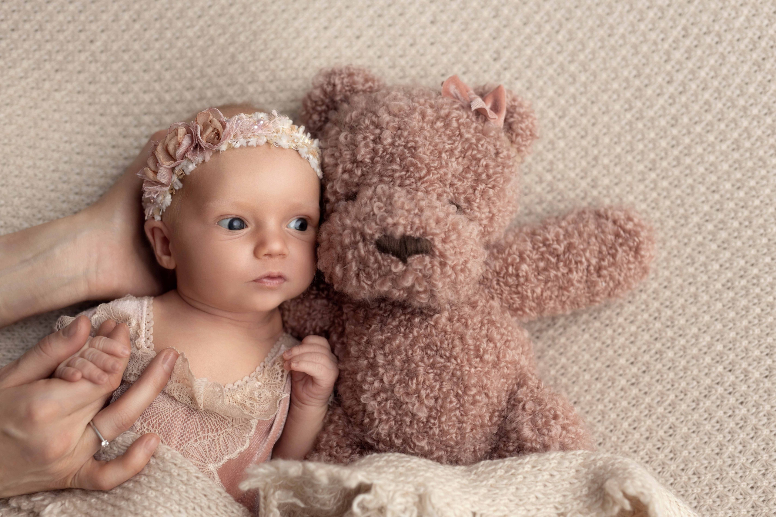 Newborn Classic. Newborn, kids, family photographer based near Zurich, Switzerland