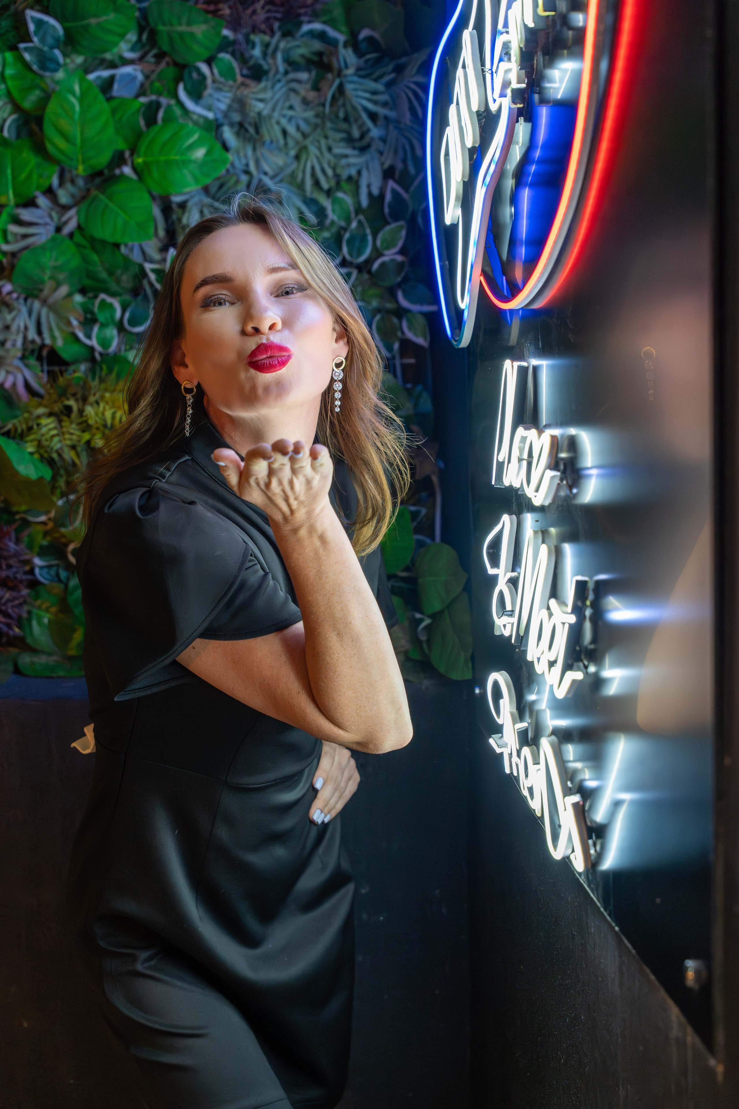 My Friends Pub. UNRATED PHOTO