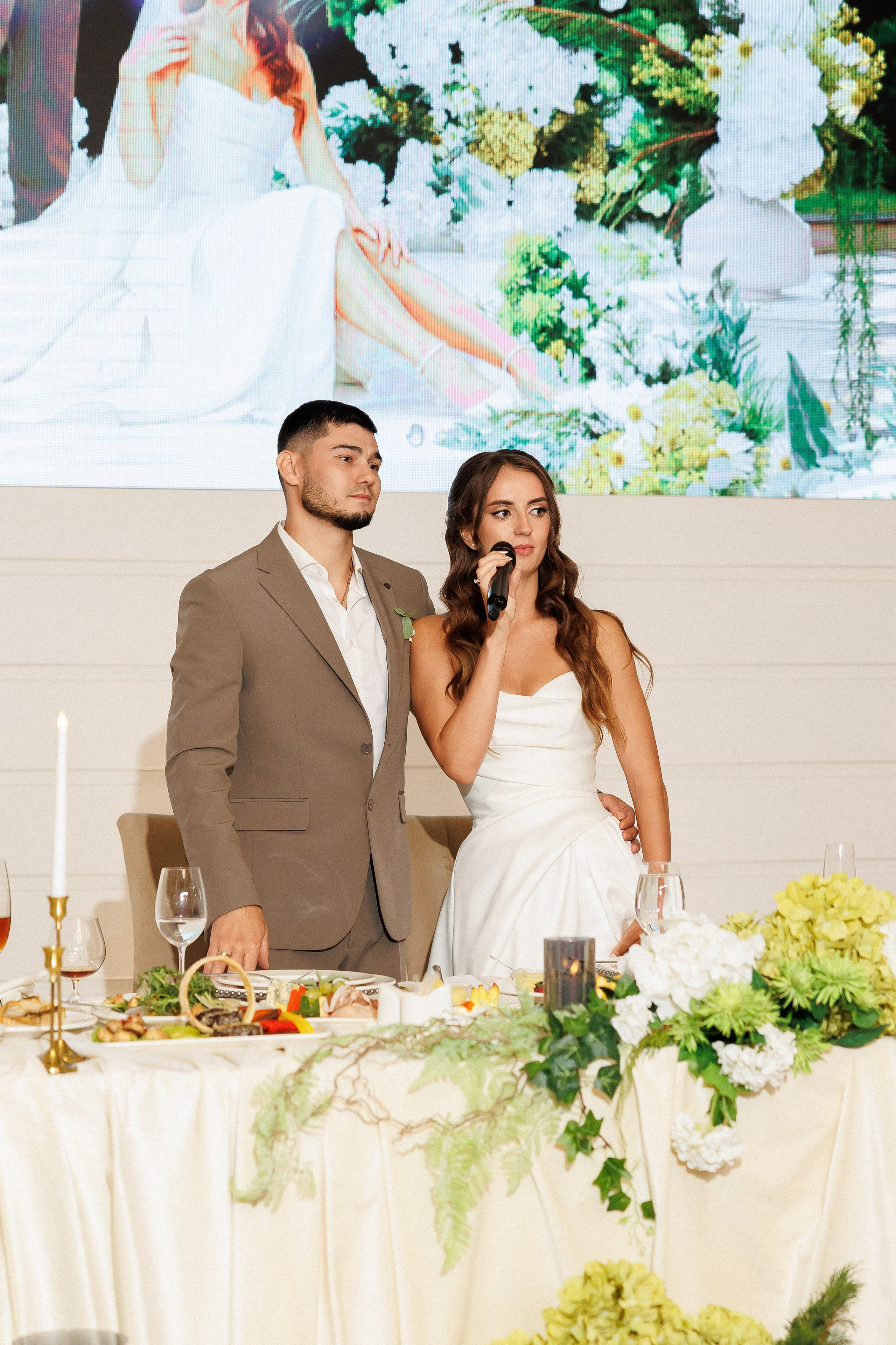 Eugen & Livia — Grand Elysee — Wedding Day. Servicii Foto și Video 067188353