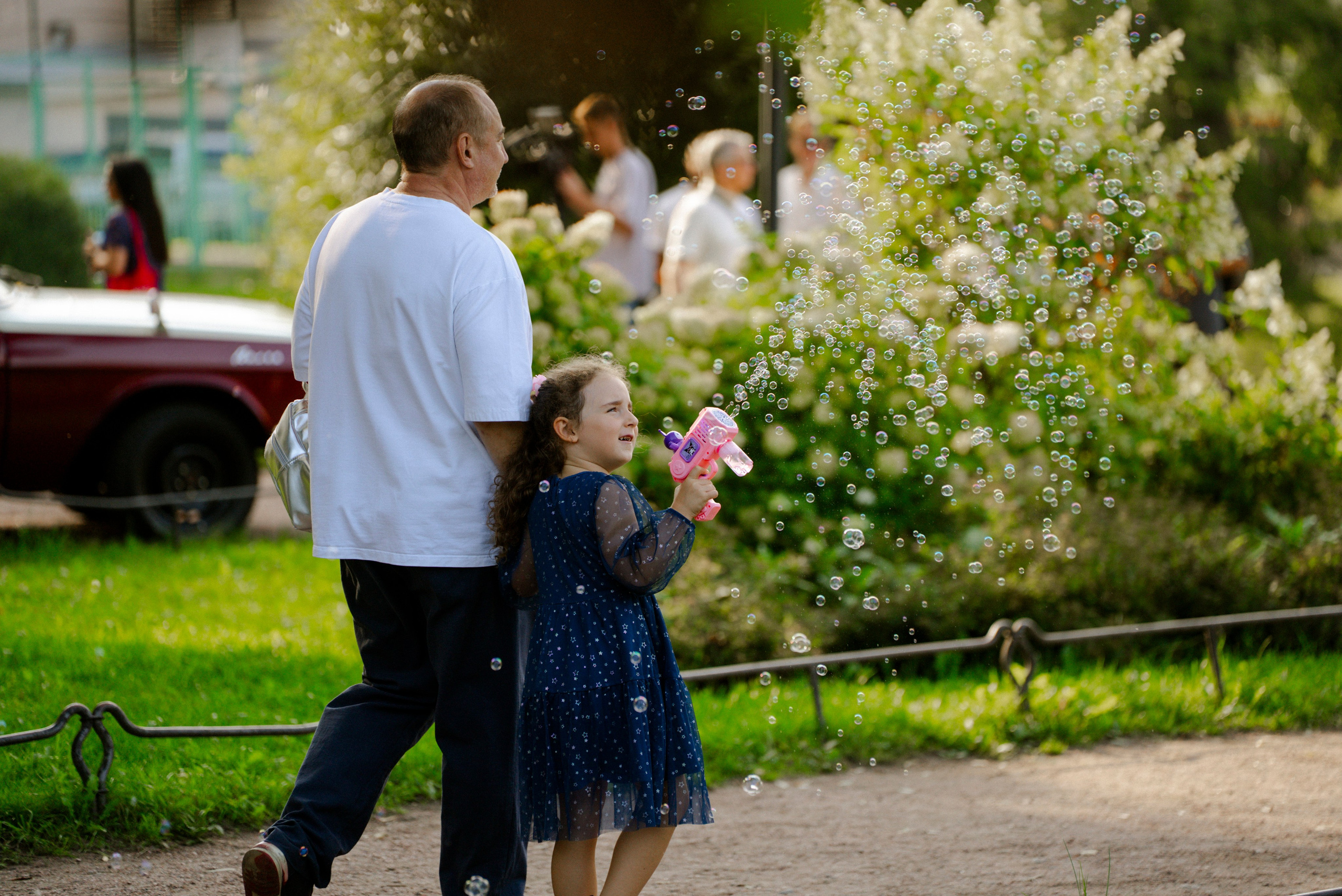 2025. Стрит-фотография, полная абсурда, идиотизма и красоты