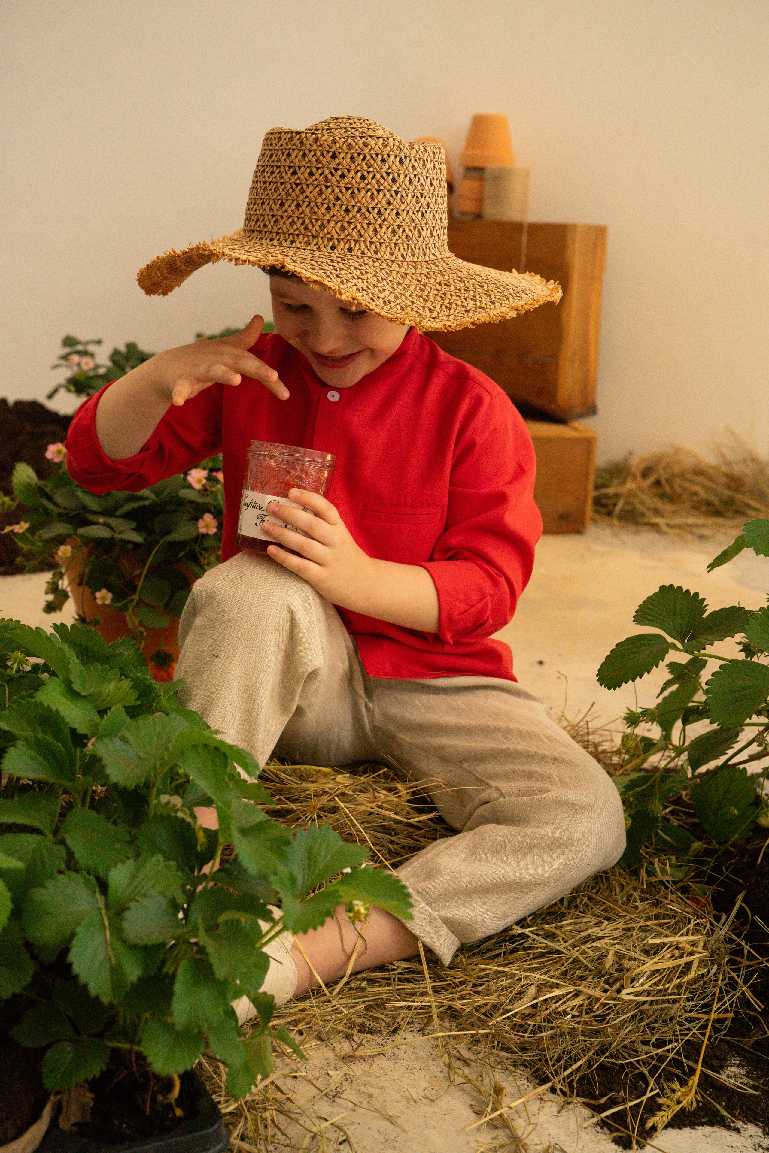 Маленькие садоводы. Ваш фотограф Tetiana Kolos, найду самый удачный ракурс и словлю момент