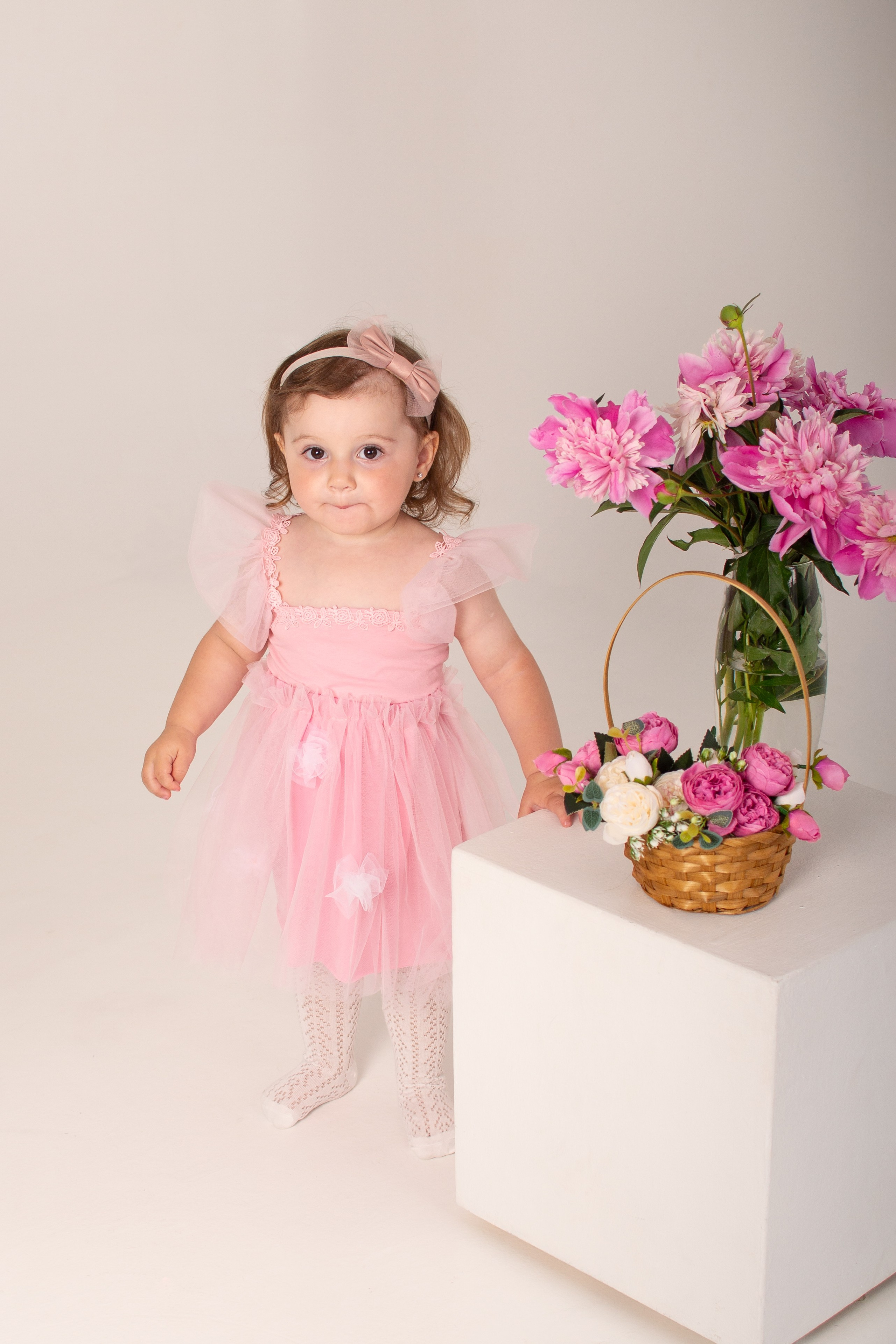 Фотосессия с пионами. Фотограф новорожденных в Темиртау и Караганде Любовь Жукова newborn