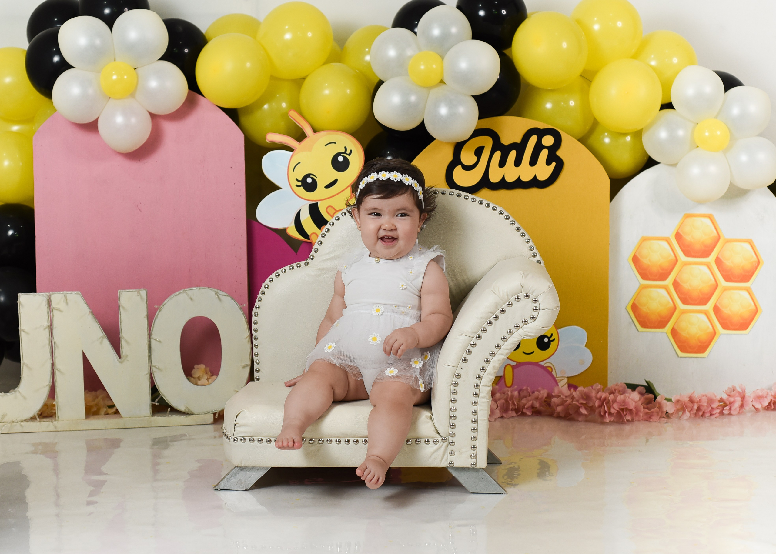 Sesión 1er añito de Juli. Temática: Abejita de Plim Plim +  Mini Sesión Navideña. Fotografo de casamiento en misiones y fotógrafo de familia  Posadas