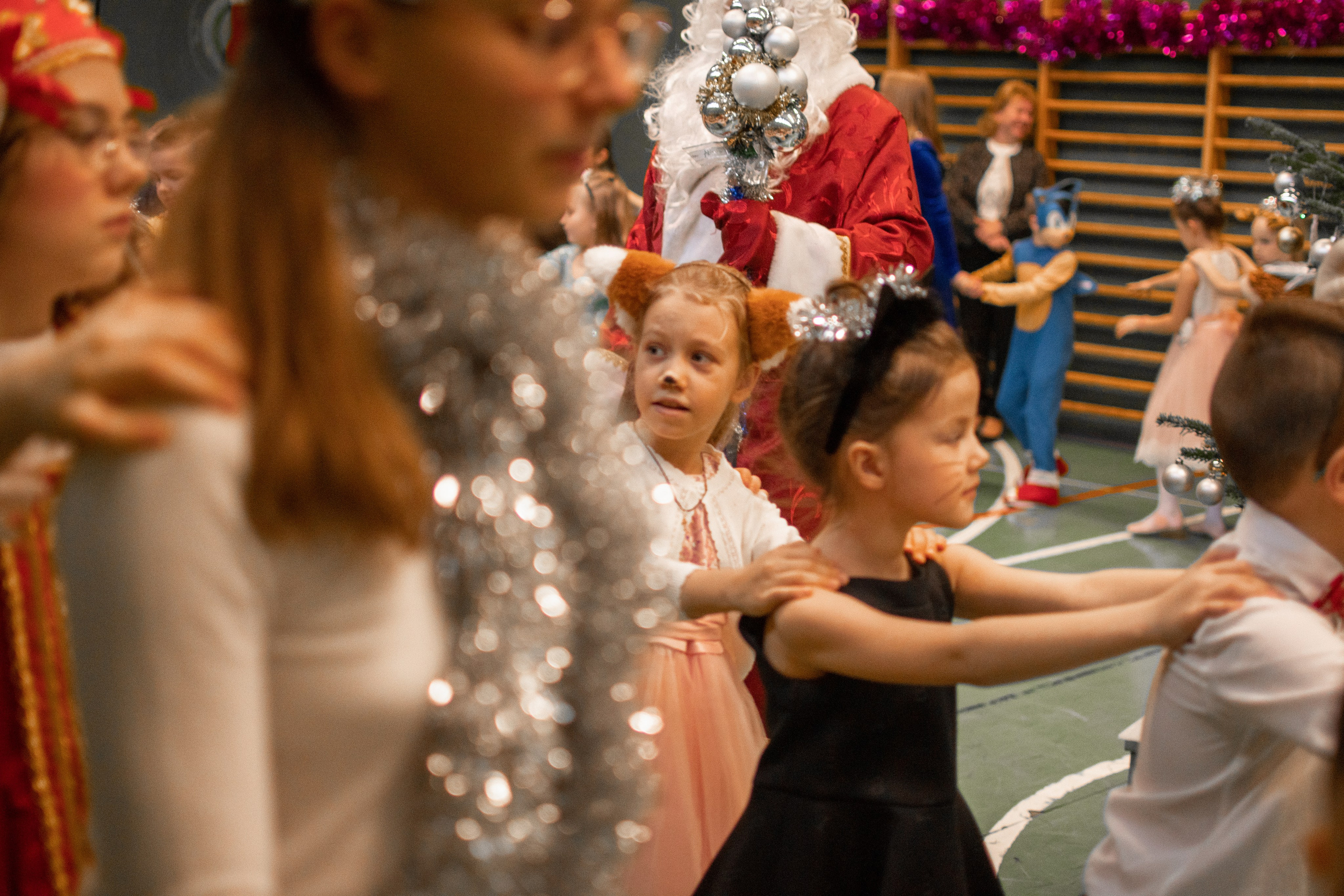 Новогодний хоровод. Семейный и детский фотограф
