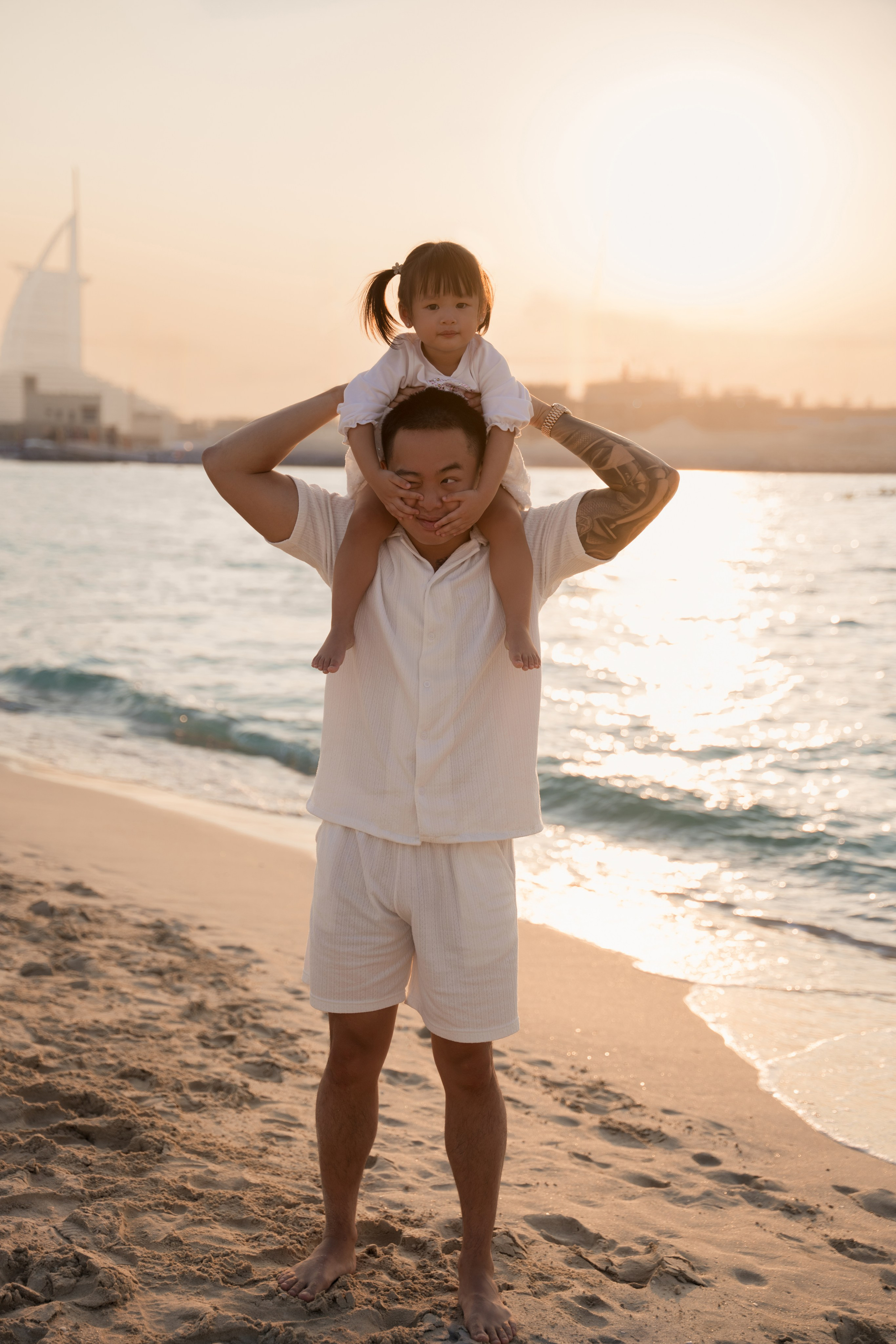 Sea breeze and giggles. Angela Iakovleva — Family Photographer in Dubai