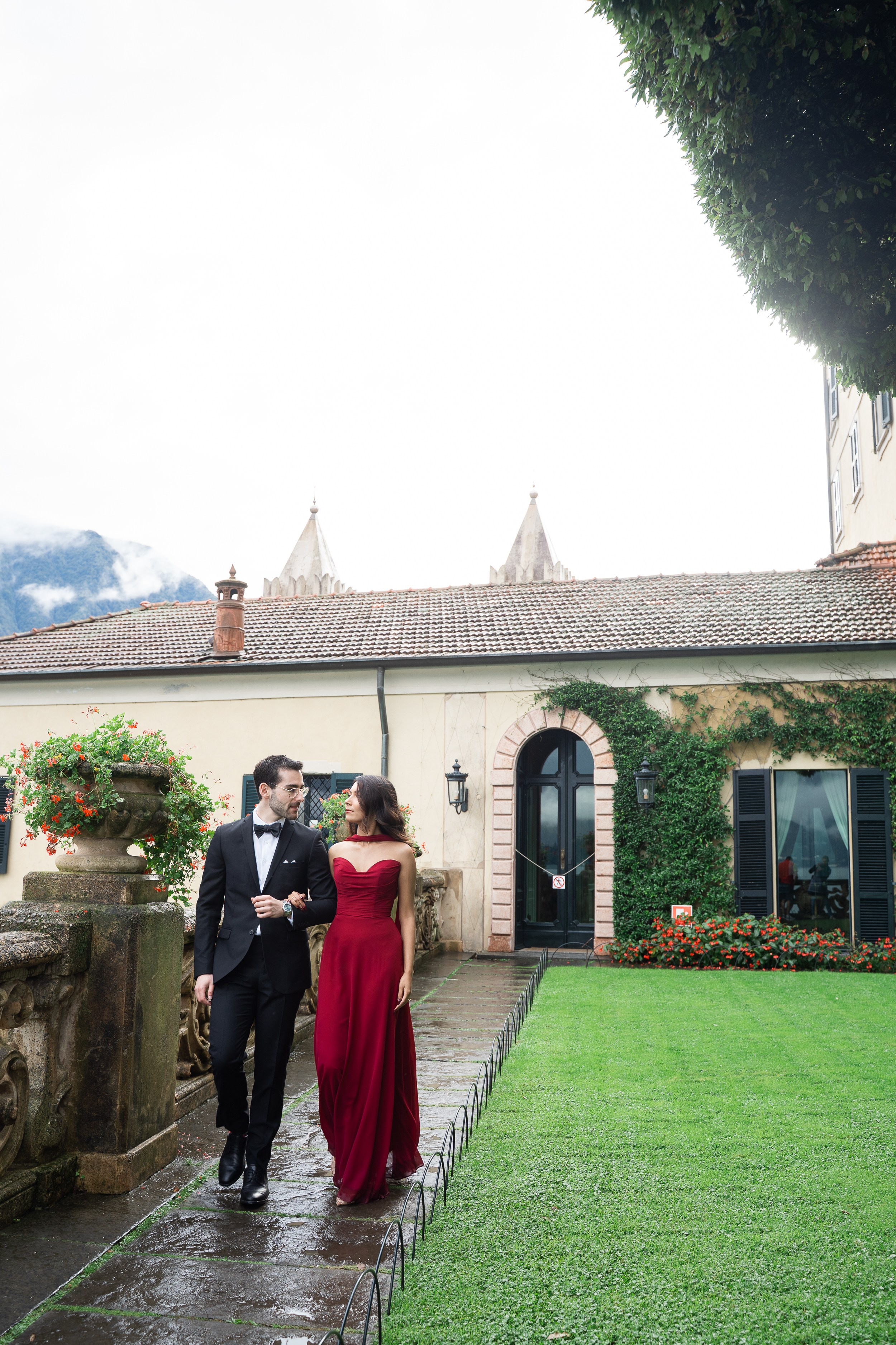 Engagement Photoshoot at the Villa Balbianello. Proposal Photographer in Lake Como