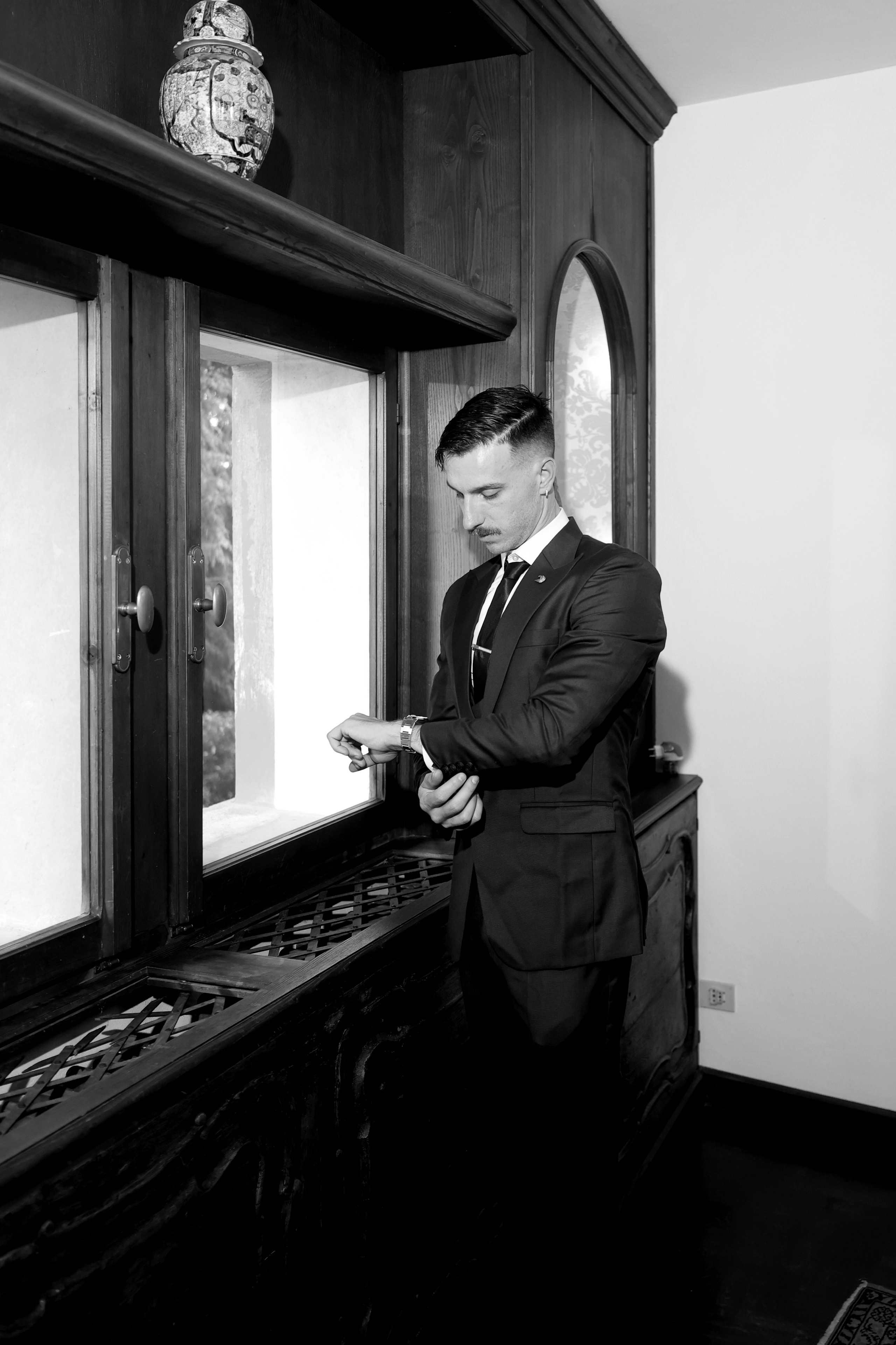the groom before walking to the ceremony.
