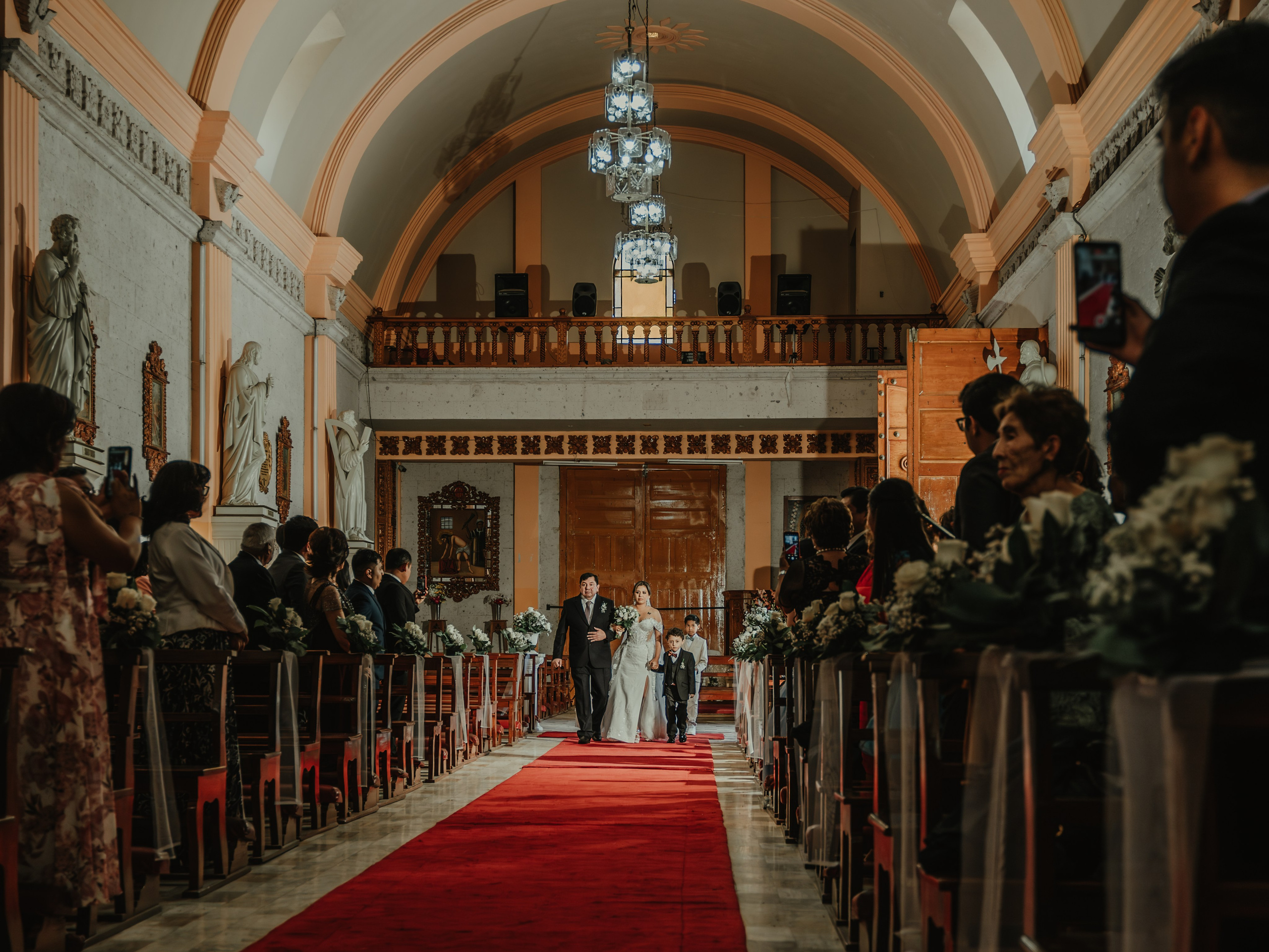 CARLA Y MARIO BODA RELIGIOSA. Studio KVTA | Fotografía y Video de Bodas en Arequipa