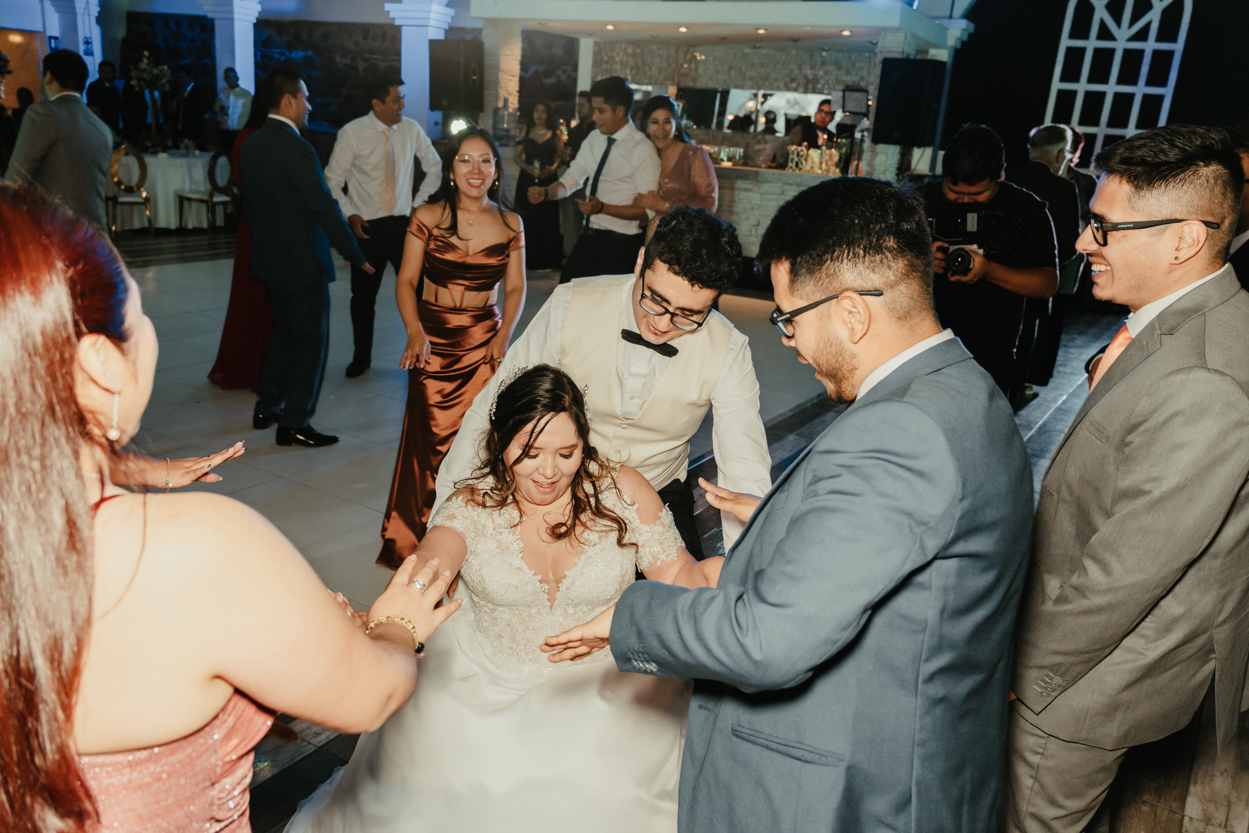 VANIA + LUIS BODA CIVIL. Studio KVTA | Fotografía y Video de Bodas en Arequipa