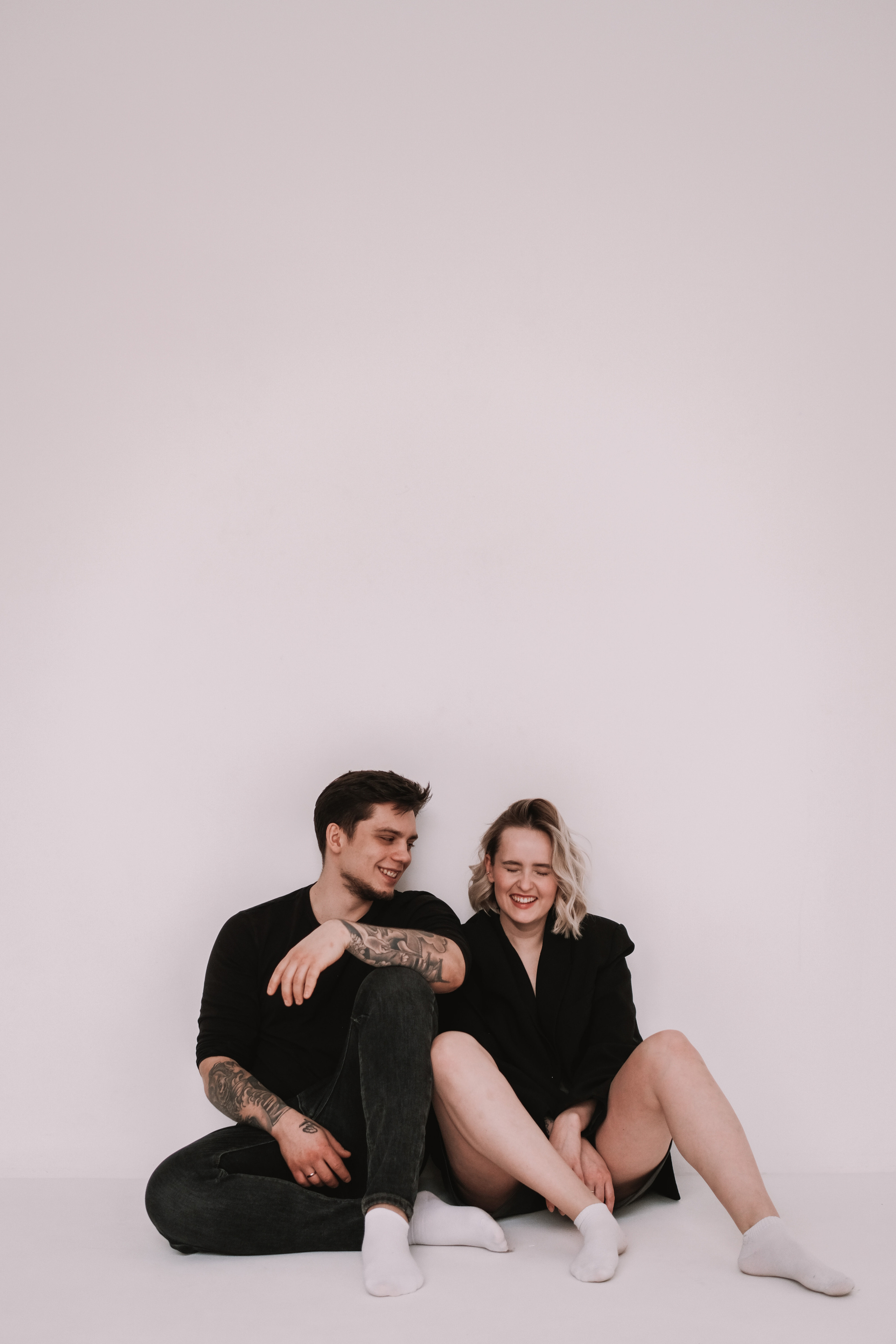 NEWLYWEDS. Lens Captures Life