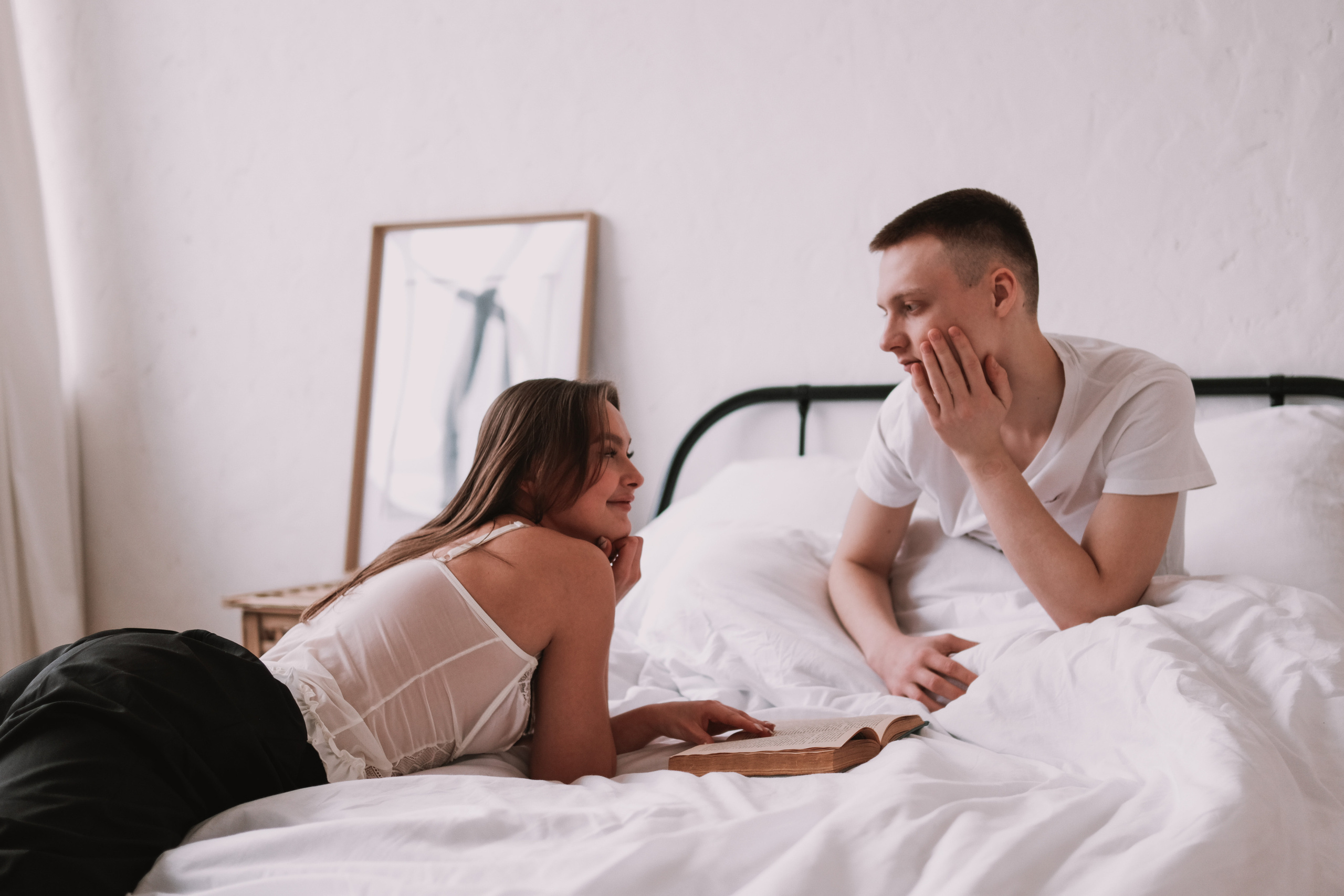 MORNING STORY. Lens Captures Life