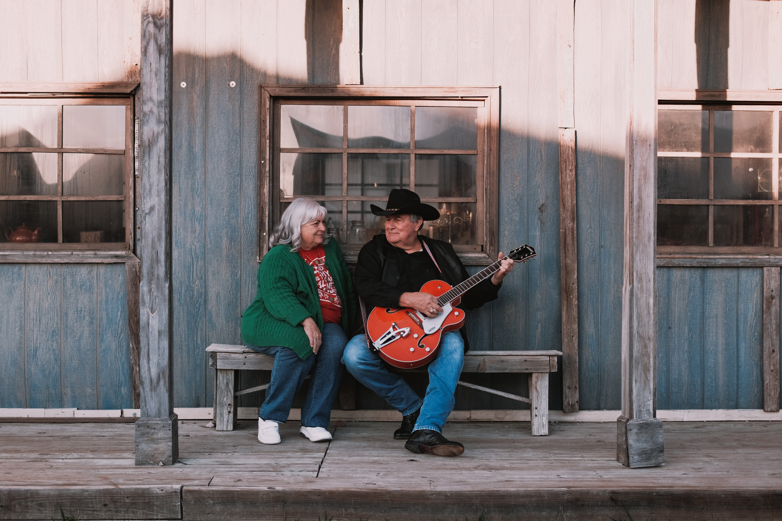 LOVE STORY IN GHOST TOWN. Lens Captures Life