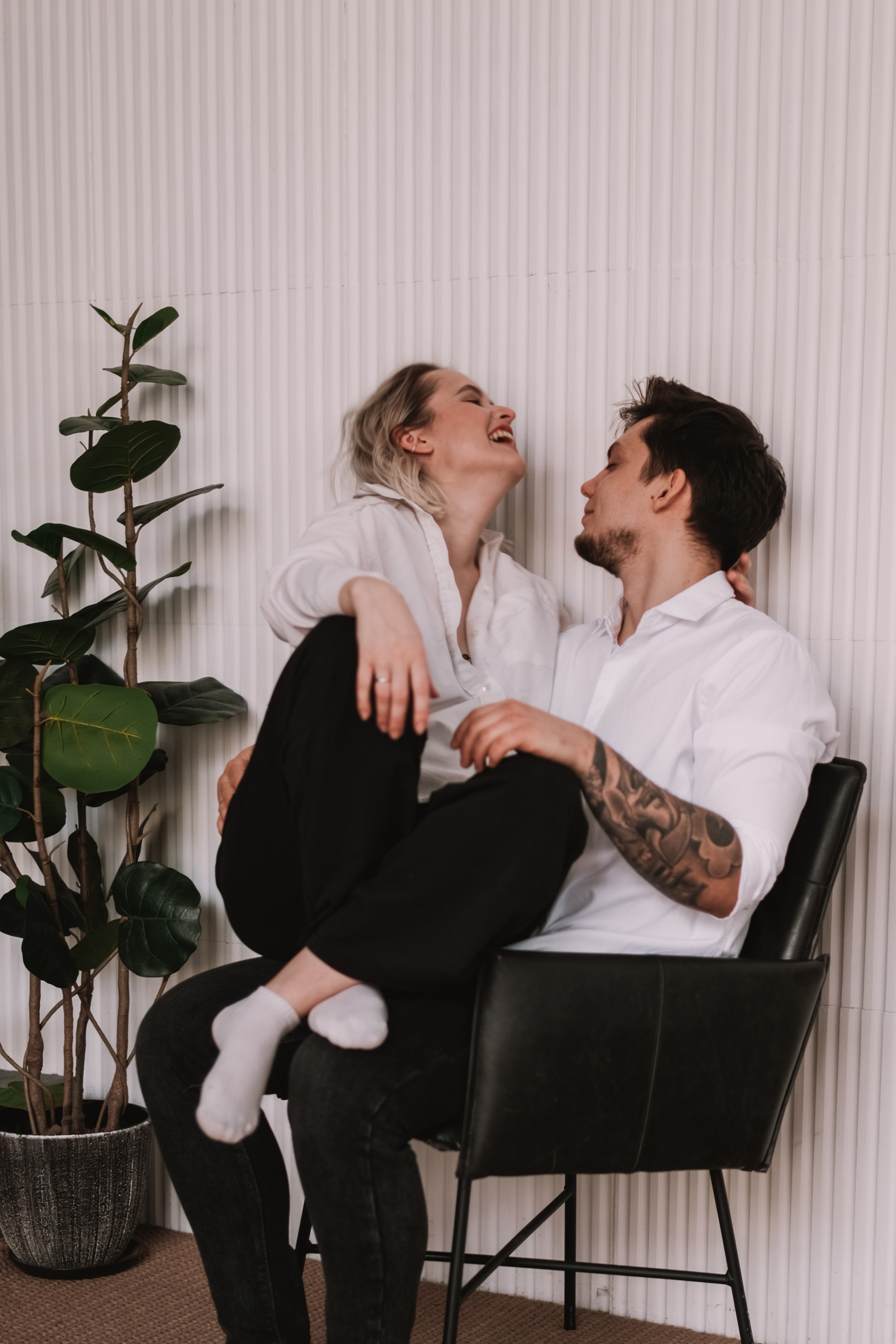 NEWLYWEDS. Lens Captures Life