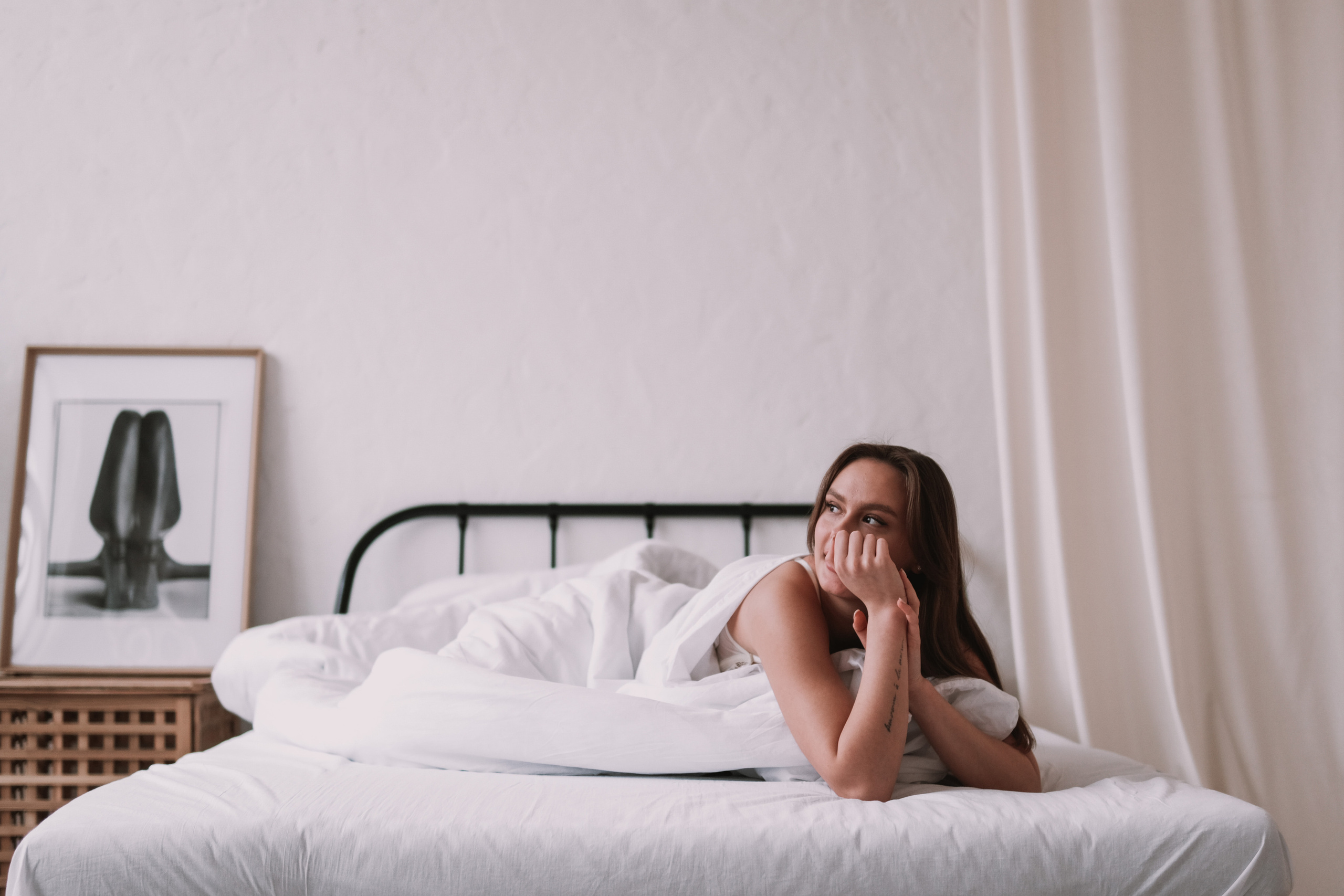 MORNING STORY. Lens Captures Life