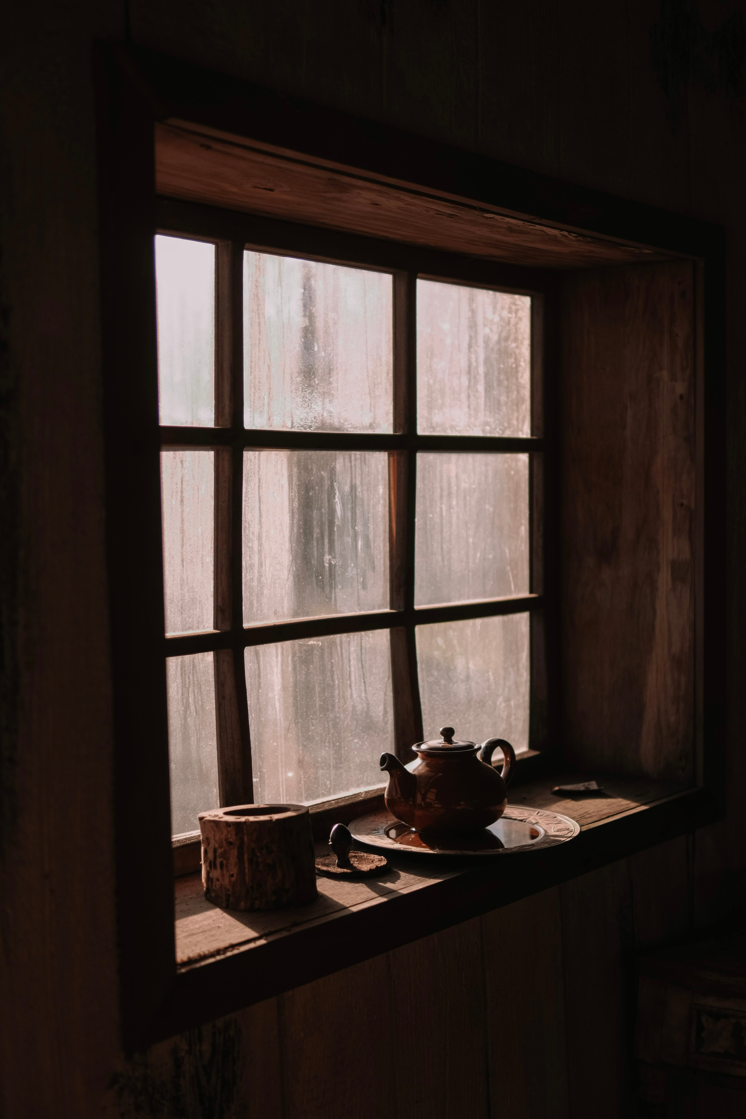 LOVE STORY IN GHOST TOWN. Lens Captures Life